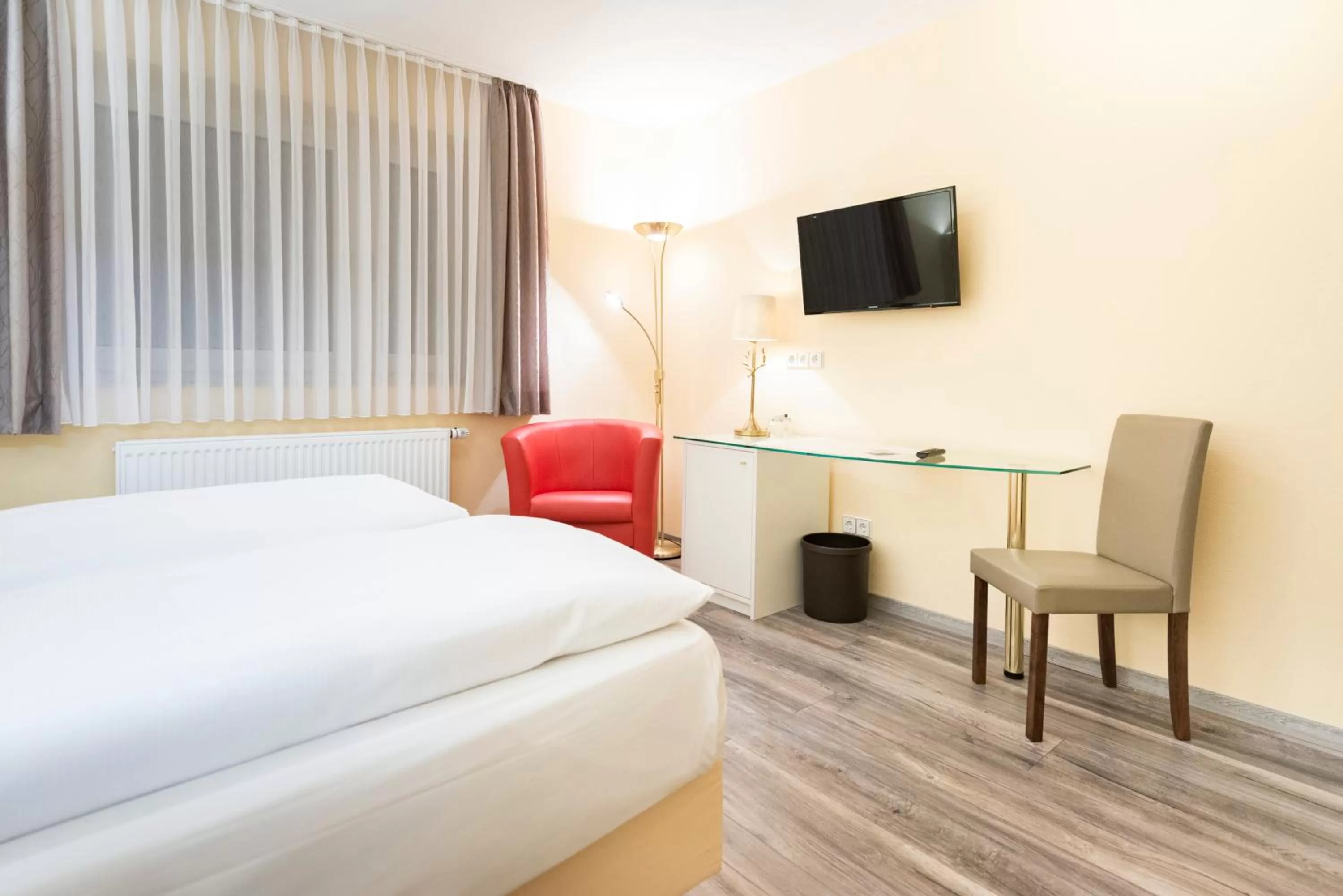 Photo of the whole room, Bed in Hotel Hennies