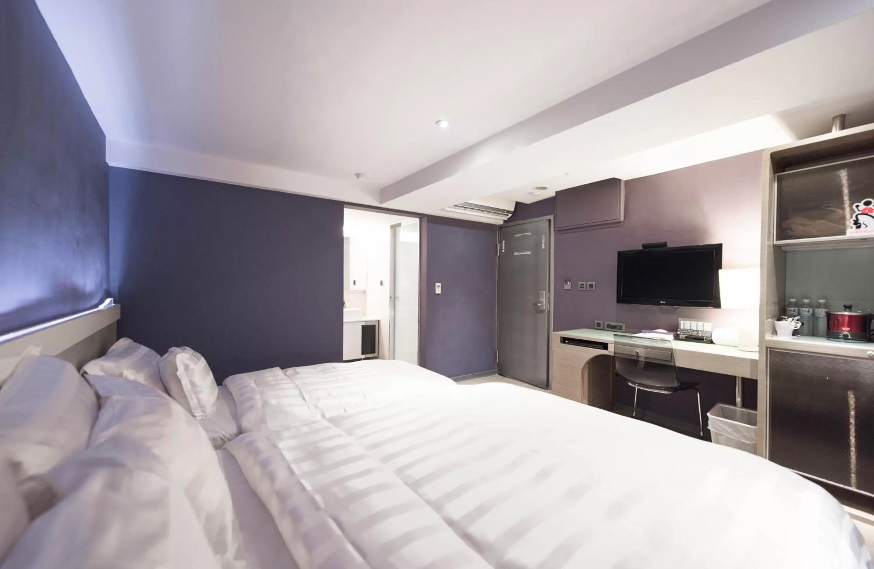 Photo of the whole room, Bed in Saual Keh Hotel