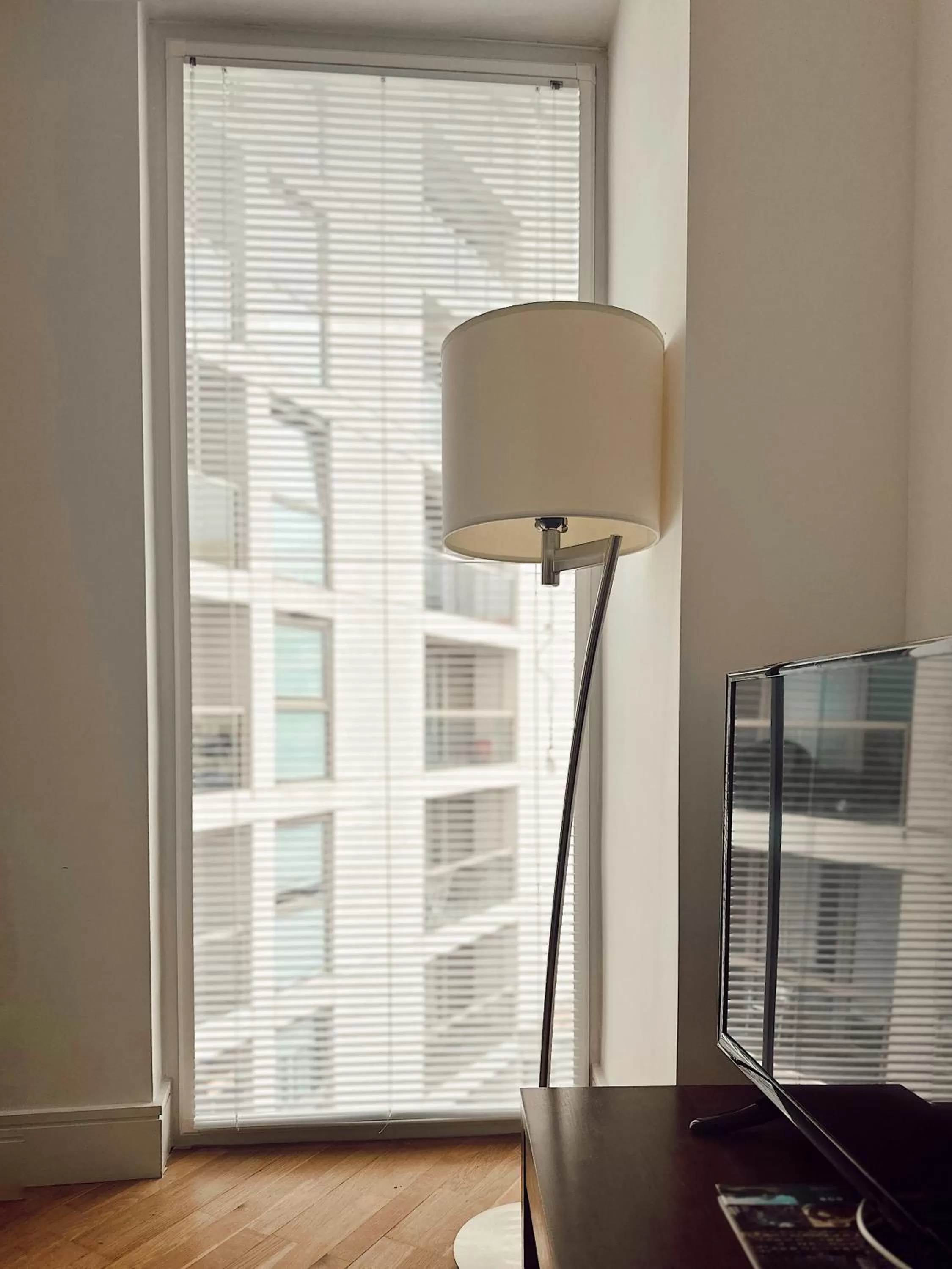 TV and multimedia in Canary Wharf - Luxury Apartments