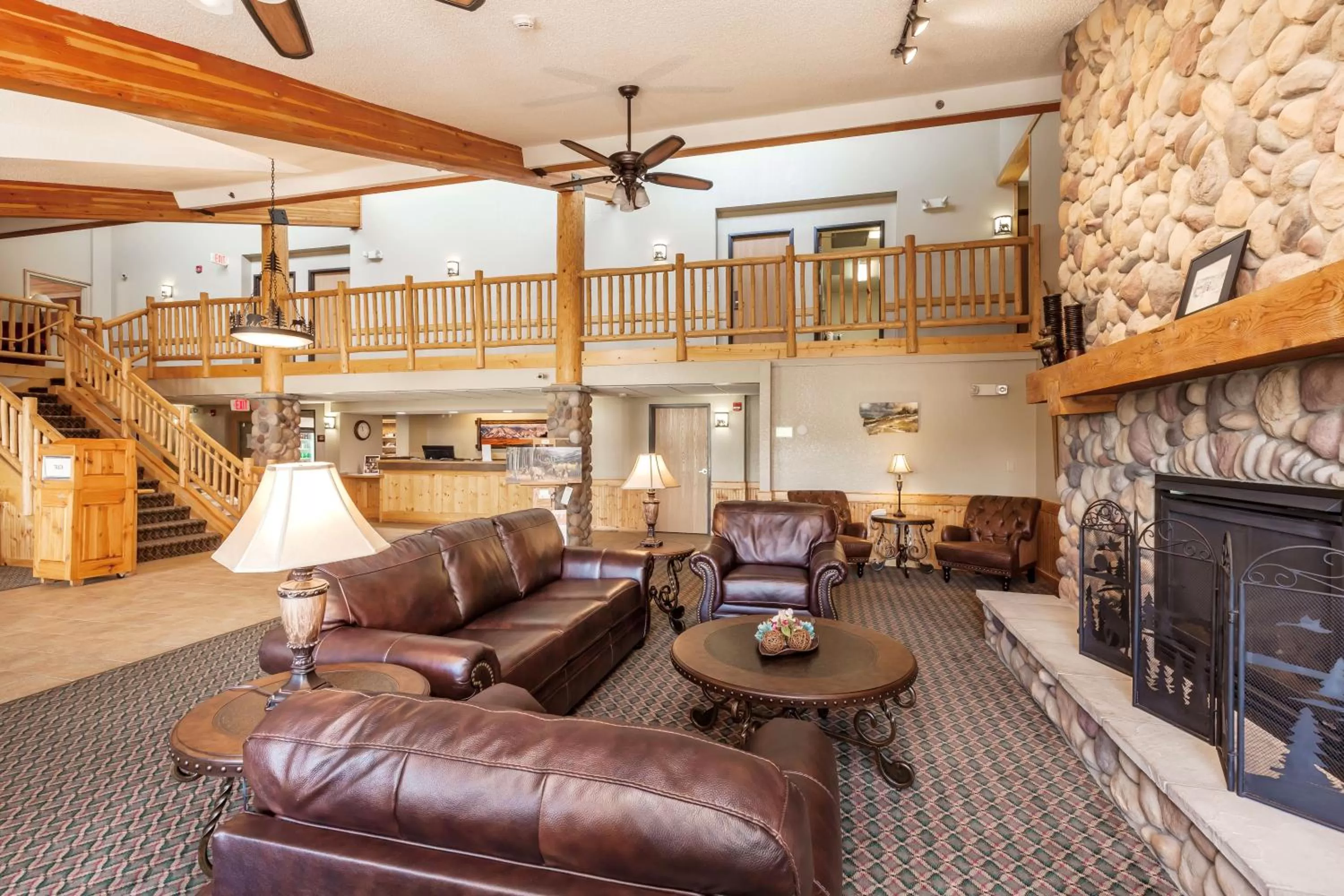 Seating area in MountainView Lodge and Suites
