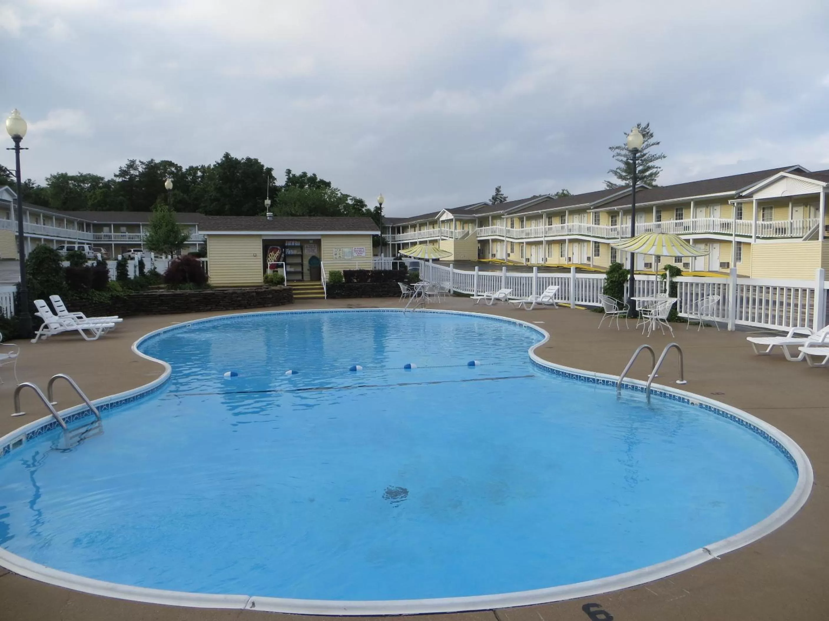 Swimming Pool in Honeysuckle Inn & Conference Center