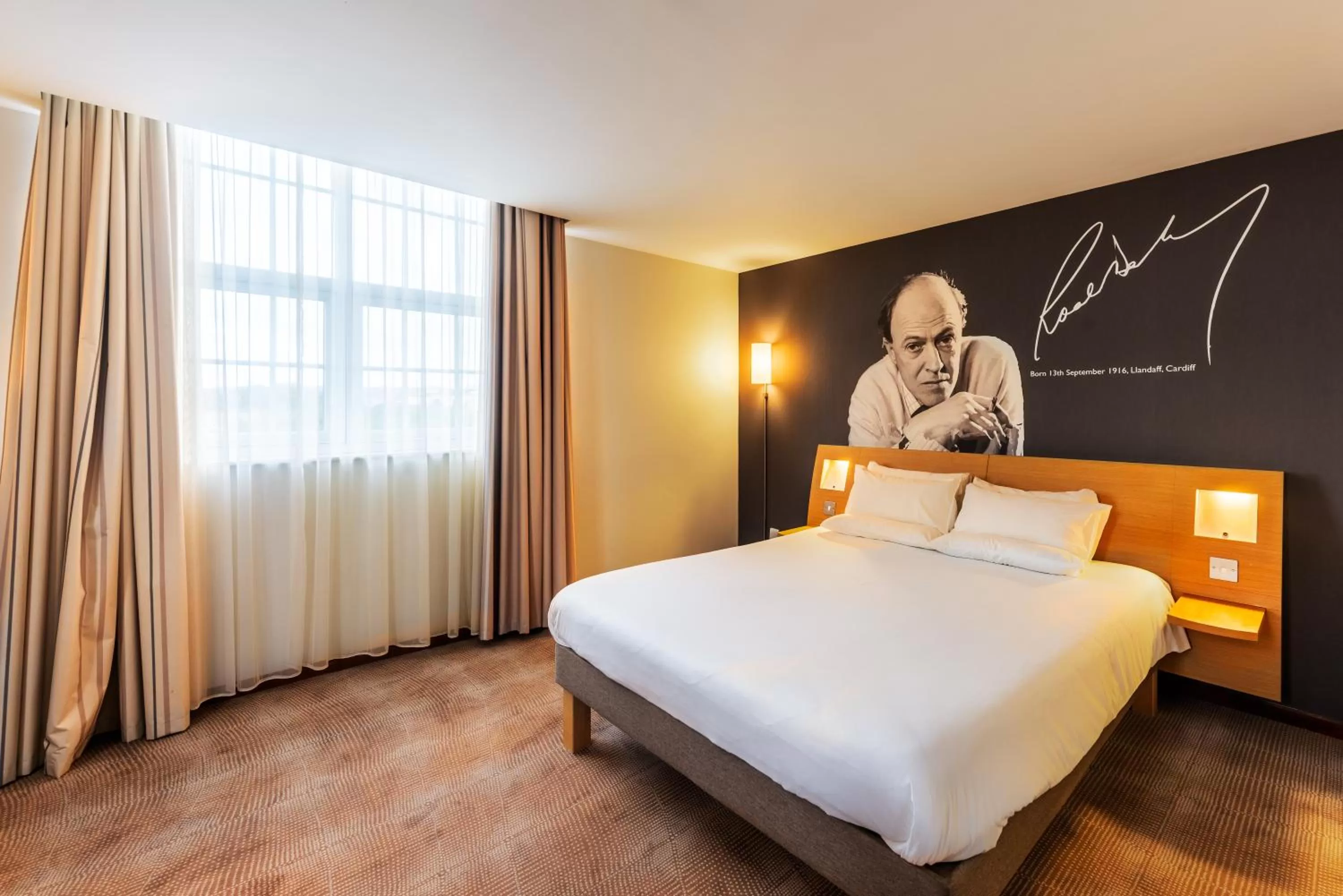 Photo of the whole room, Bed in Novotel Cardiff Centre