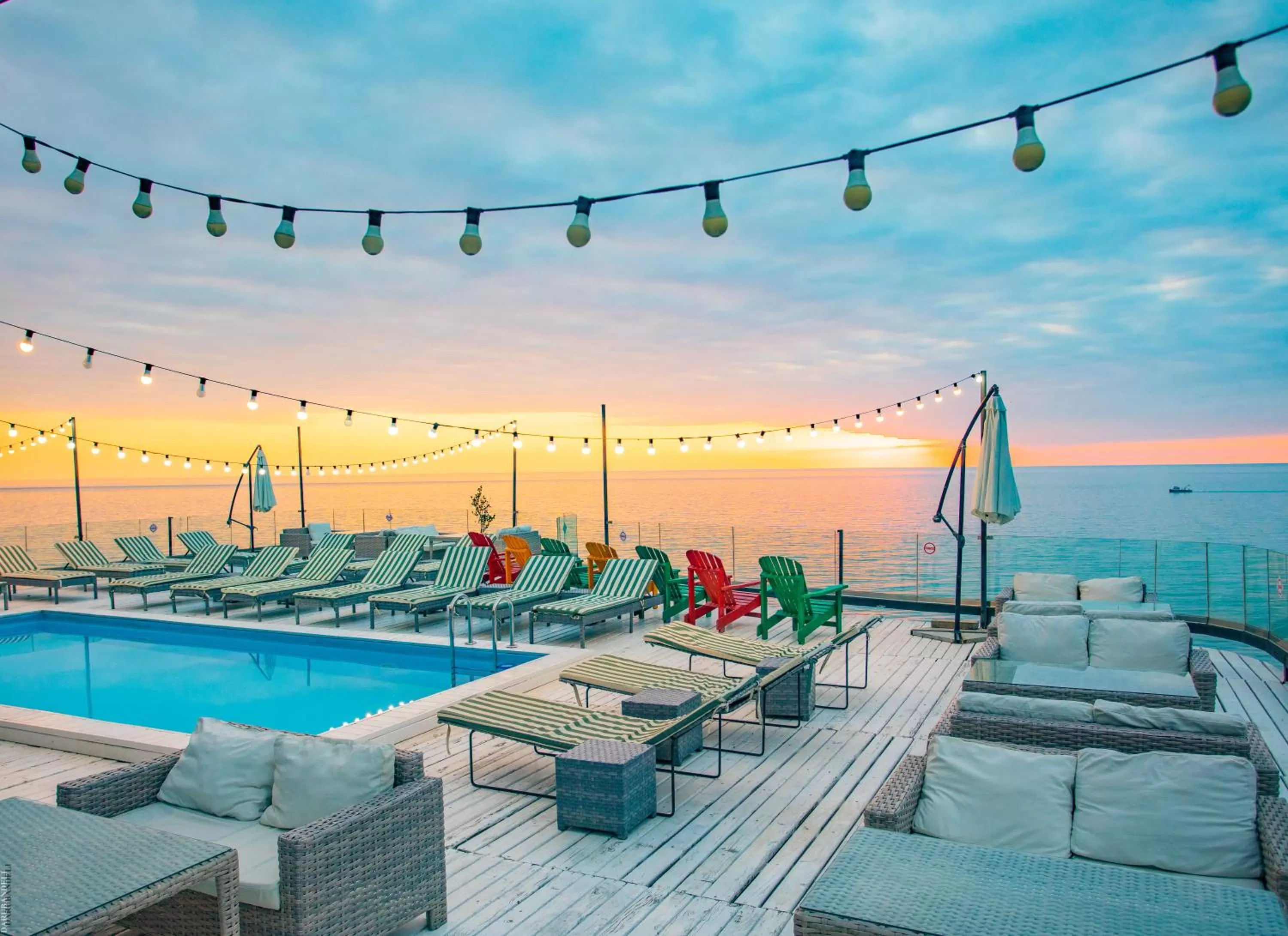 Pool view in Boulevardside