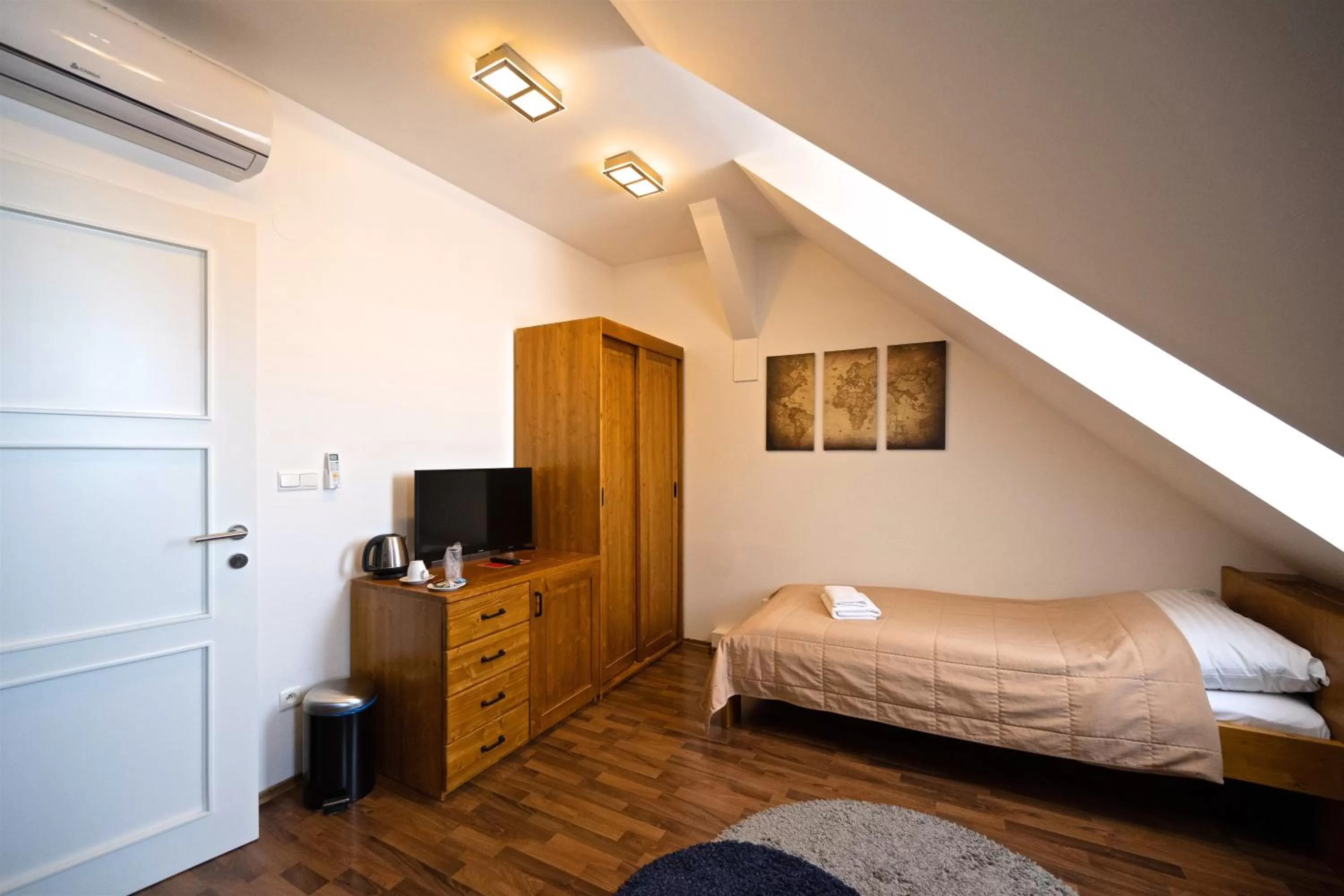 TV and multimedia, Bed in Grand Hotel Trenčin