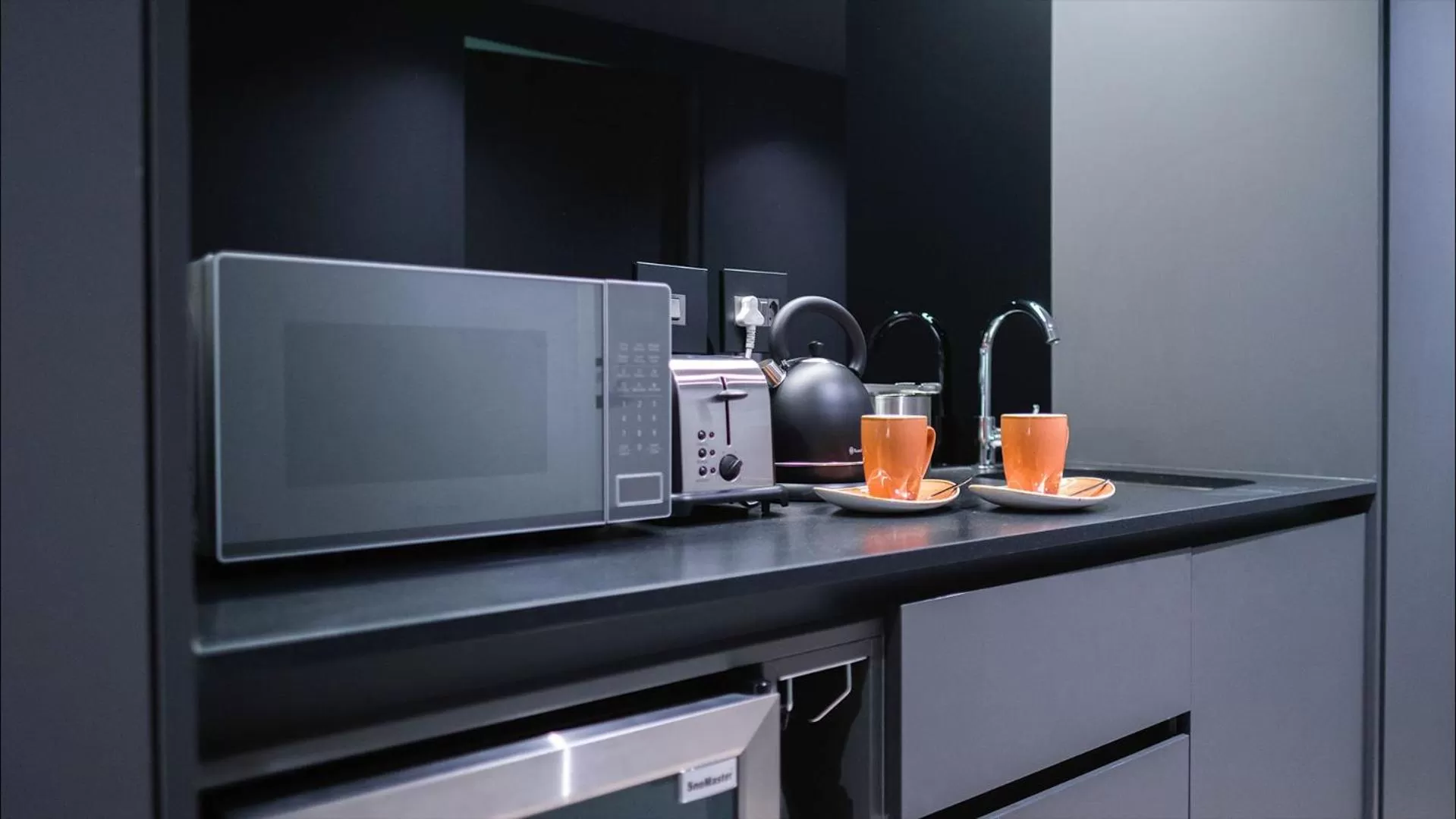 Coffee/tea facilities in The Rockefeller Hotel by NEWMARK