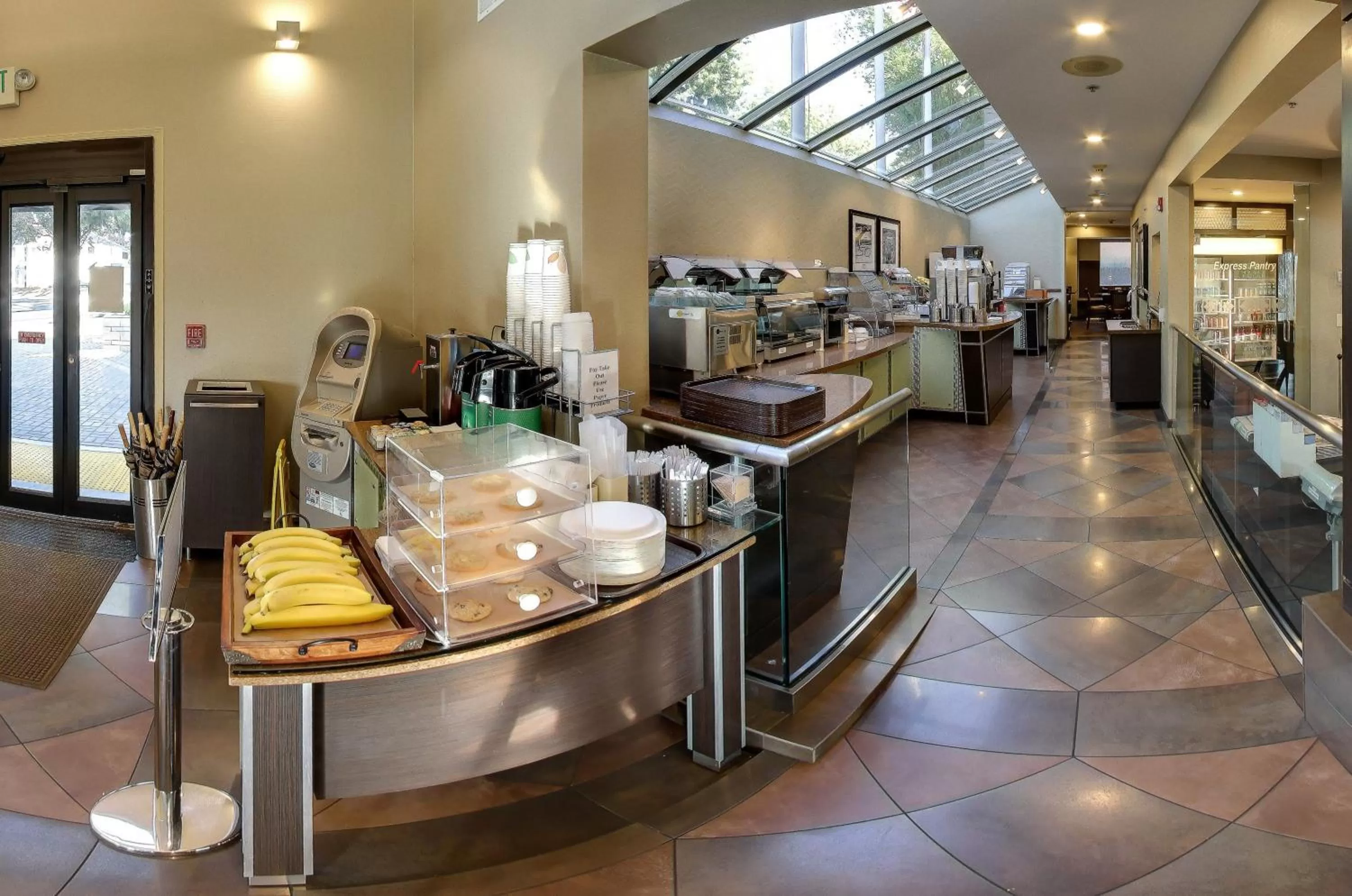 Restaurant/places to eat in Hotel Strata