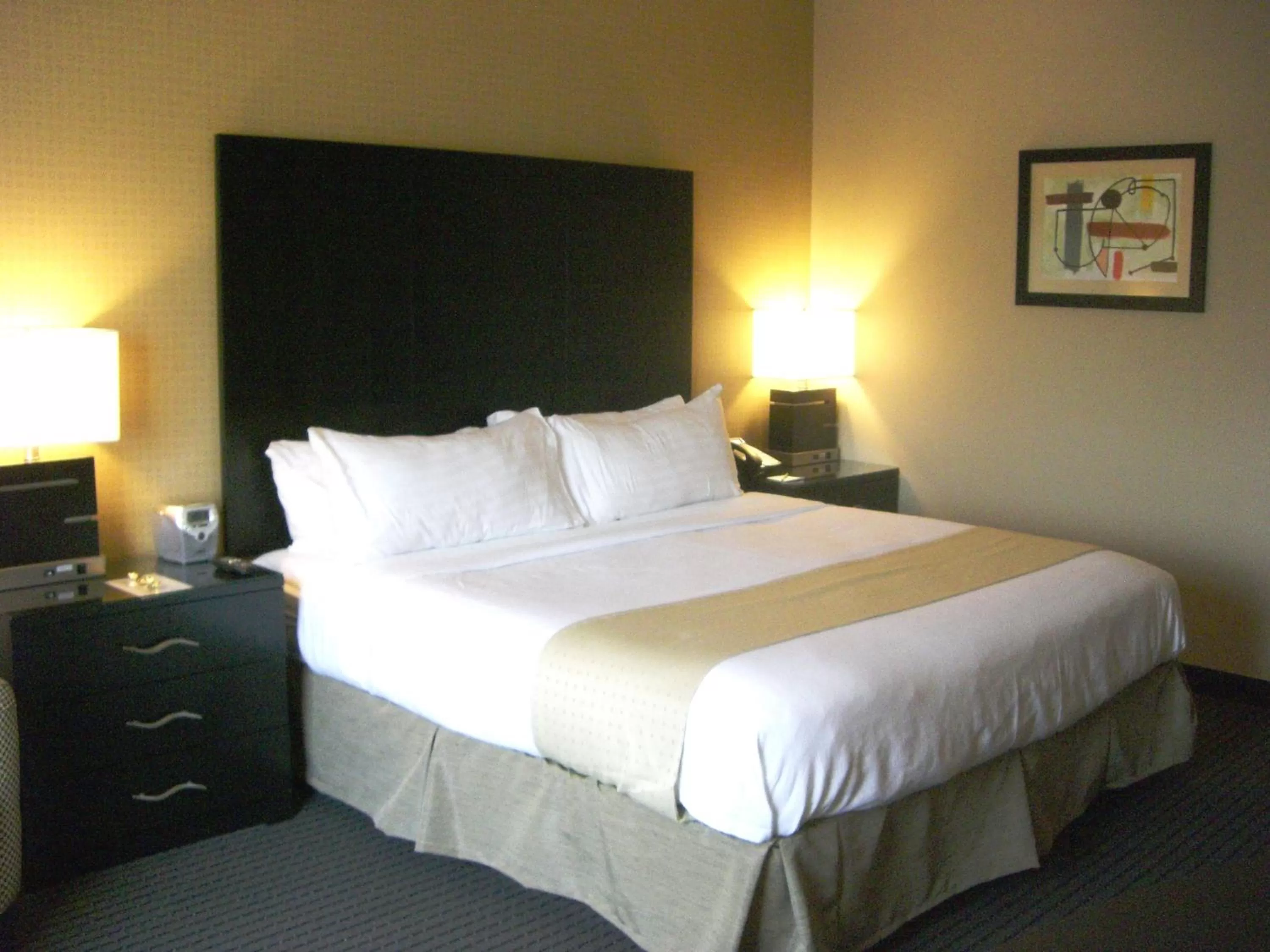 Bed in Holiday Inn St. Paul Northeast - Lake Elmo by IHG