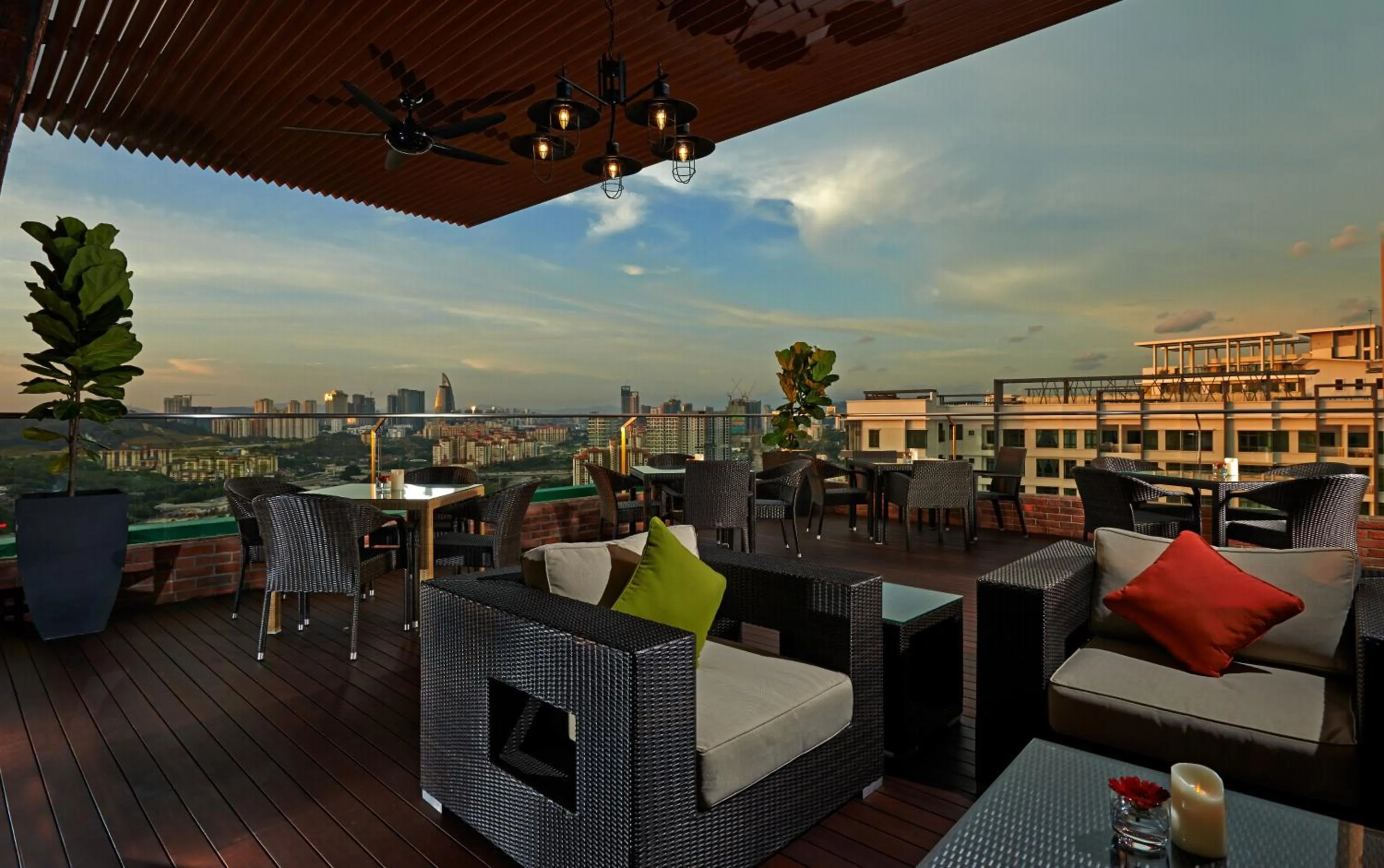 City view, Restaurant/Places to Eat in Pearl International Hotel