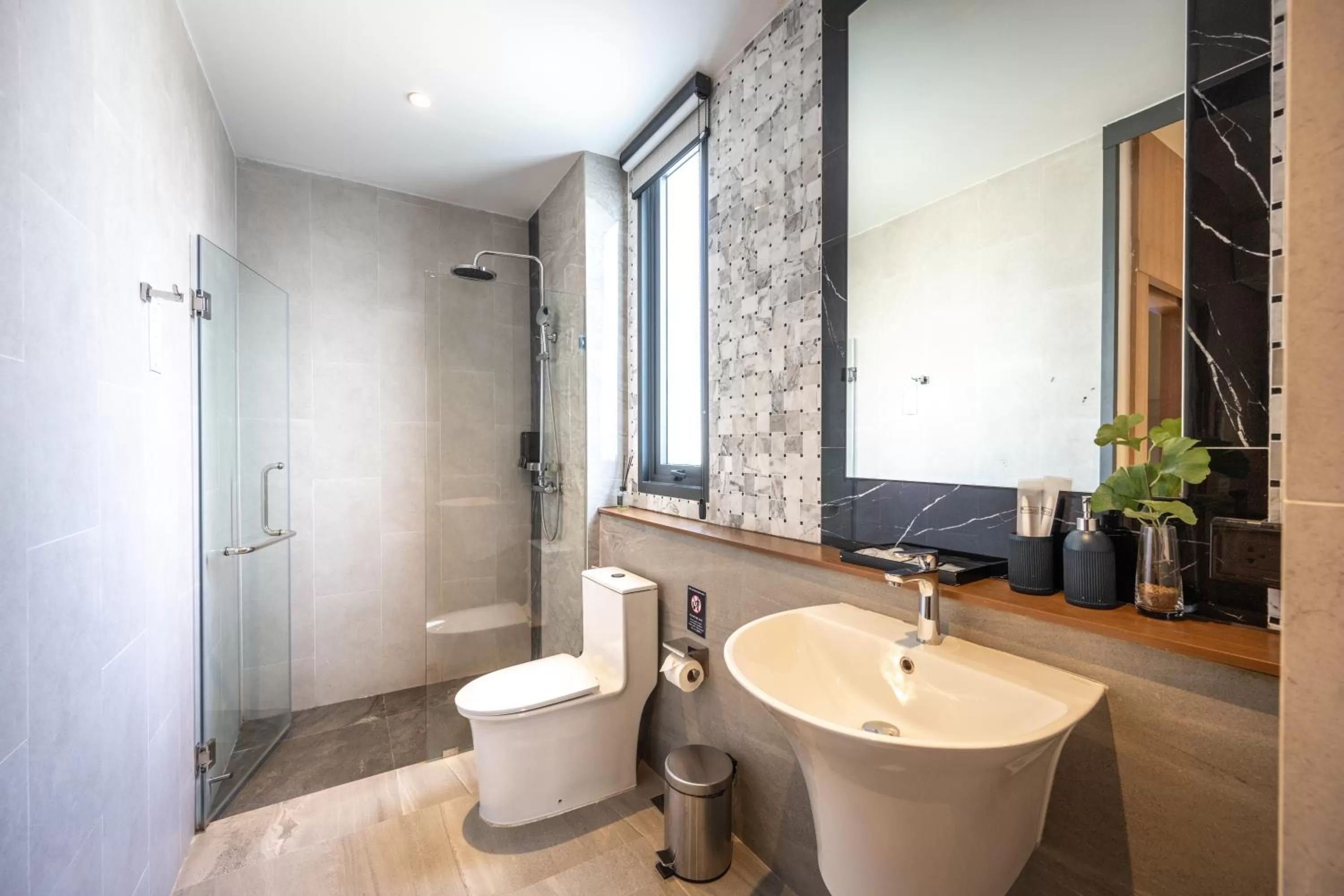 Toilet in SHAN Villas Sukhumvit ฌานวิลล่า สุขุมวิท