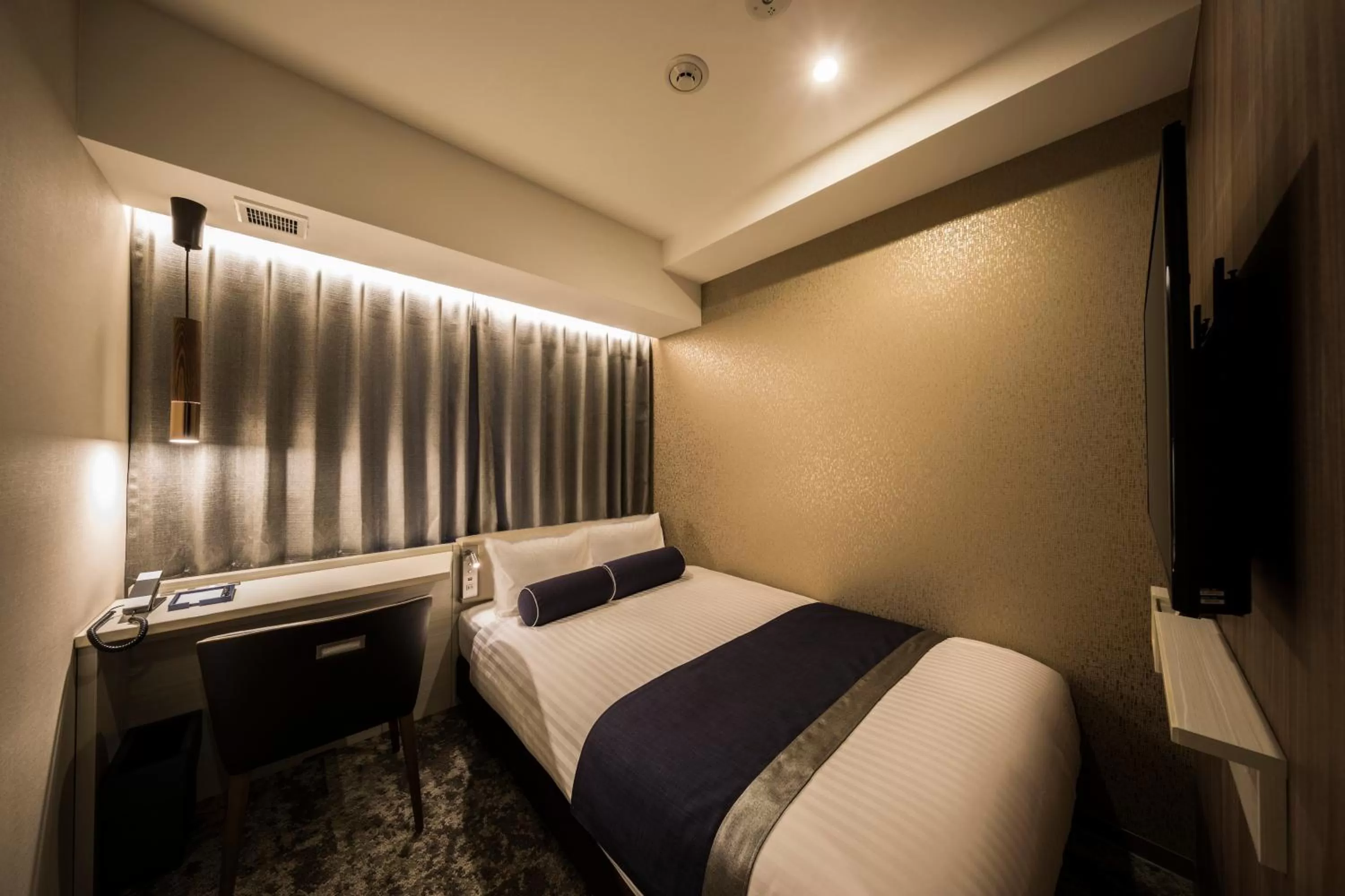 Semi Double Room - single occupancy - Electronic Cigarets in The Rise Osaka Kitashinchi