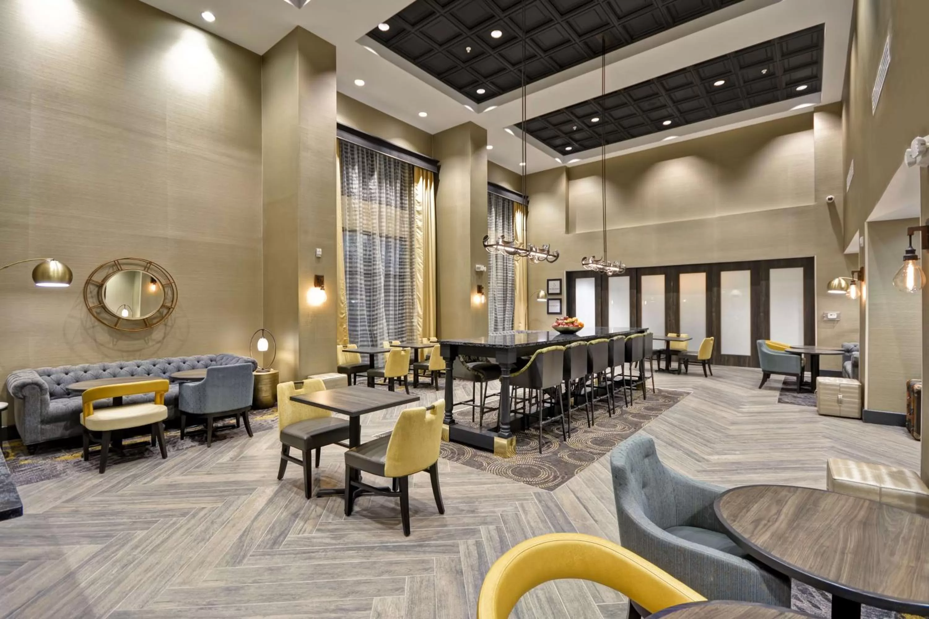 Lobby or reception in Hampton Inn & Suites Detroit/Warren