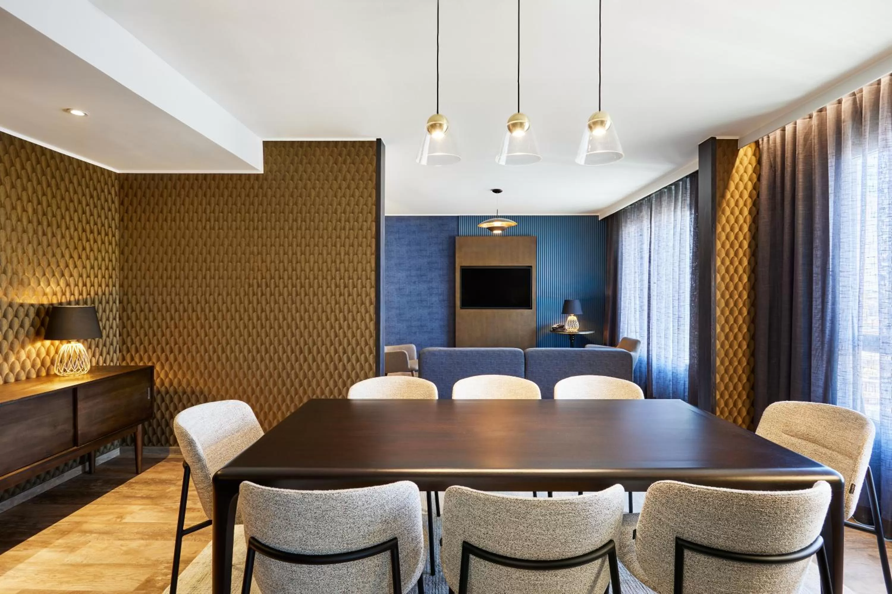 TV and multimedia in Radisson Blu Hotel Antananarivo Waterfront