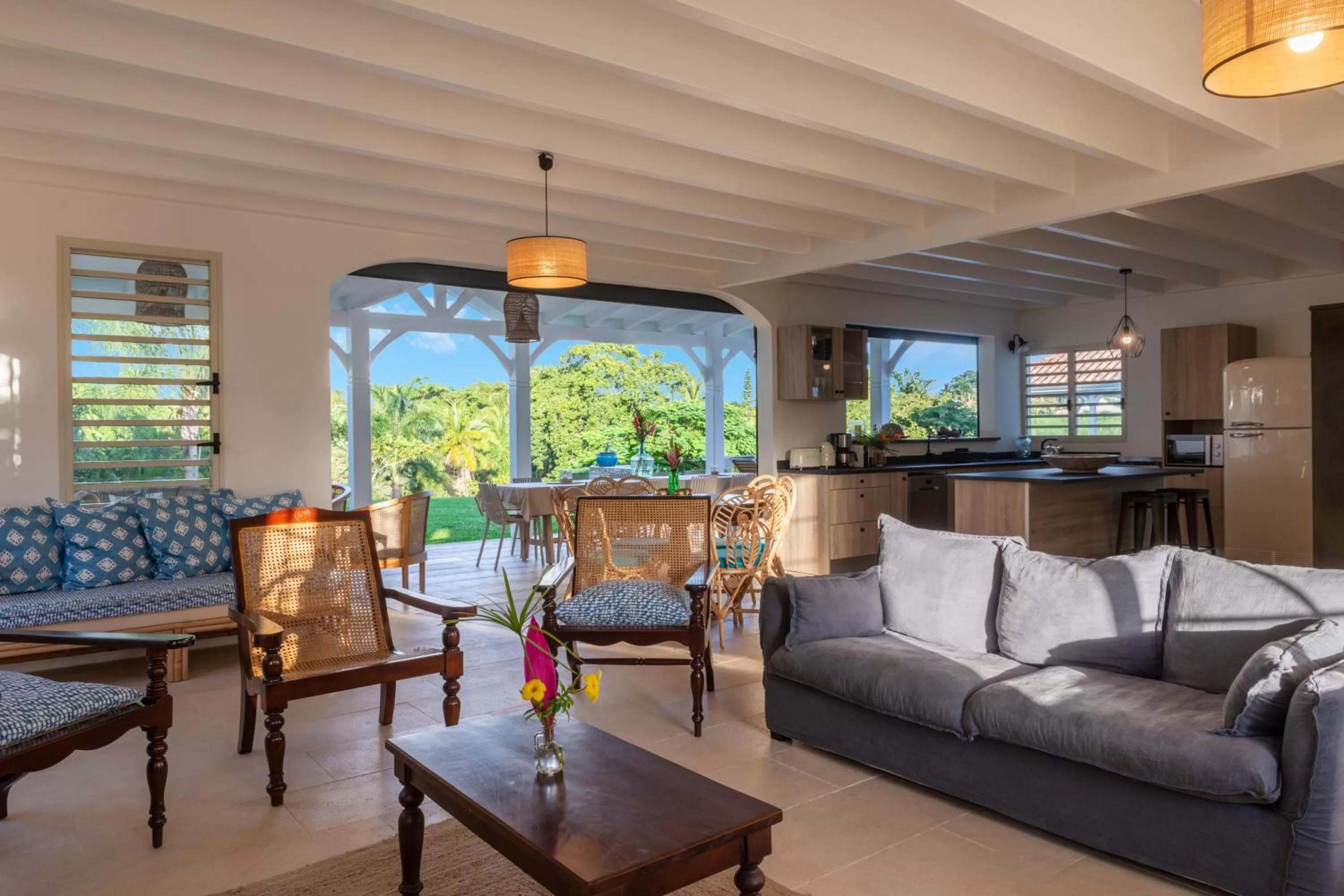 Kitchen or kitchenette in Habitation Saint Charles - Hôtel de Charme & Spa