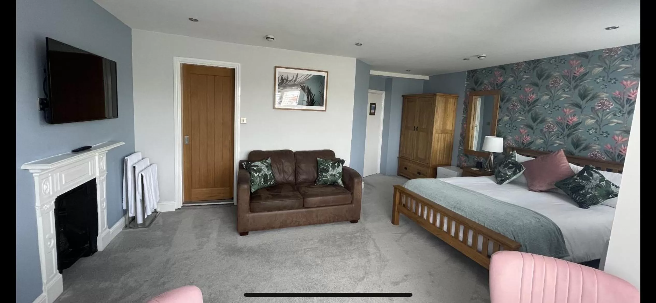 Bathroom, Bed in Lantana Guest House