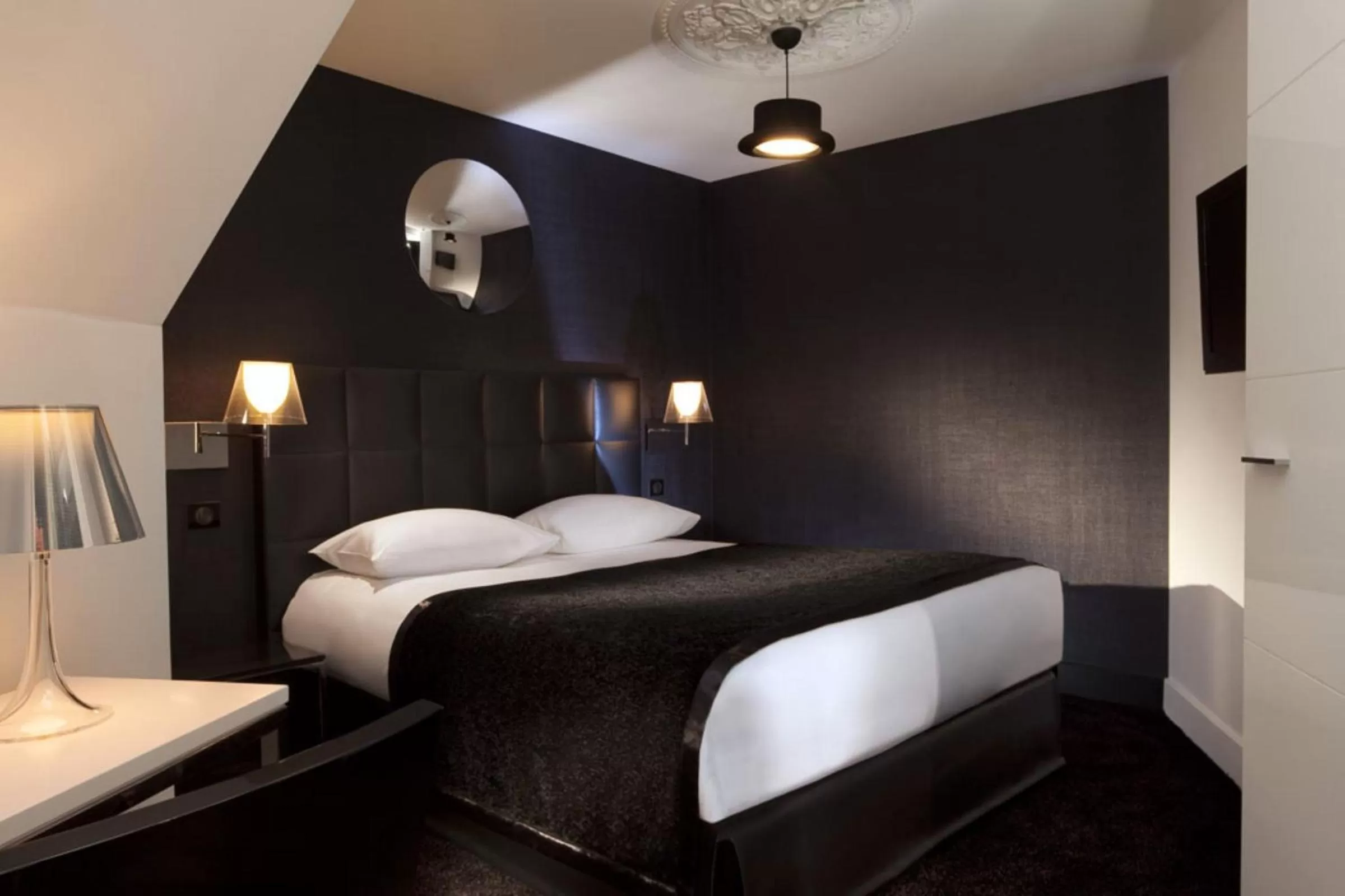 Photo of the whole room, Bed in First Hotel Paris Tour Eiffel