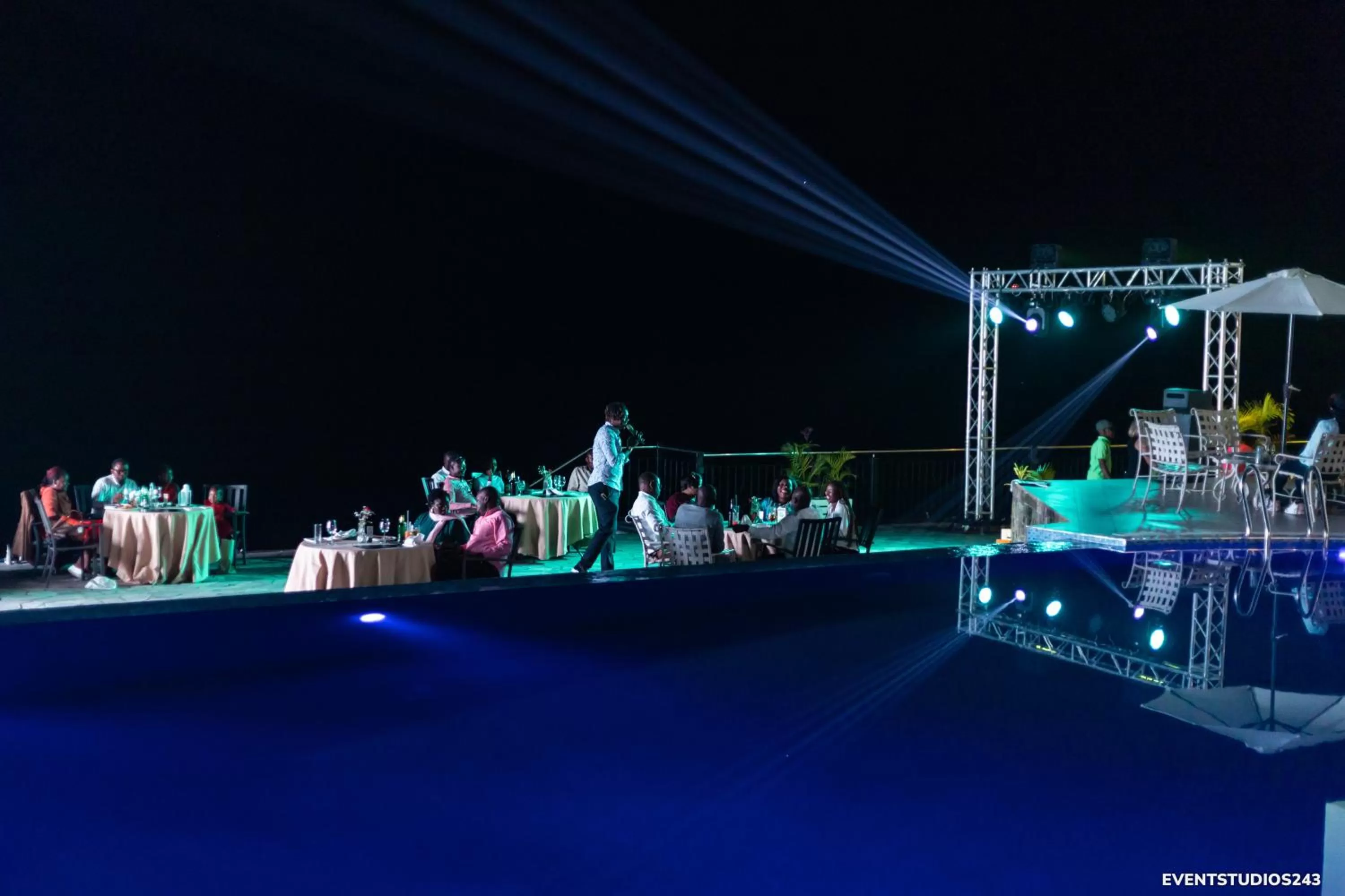 Karaoke, Swimming Pool in Cap Kivu