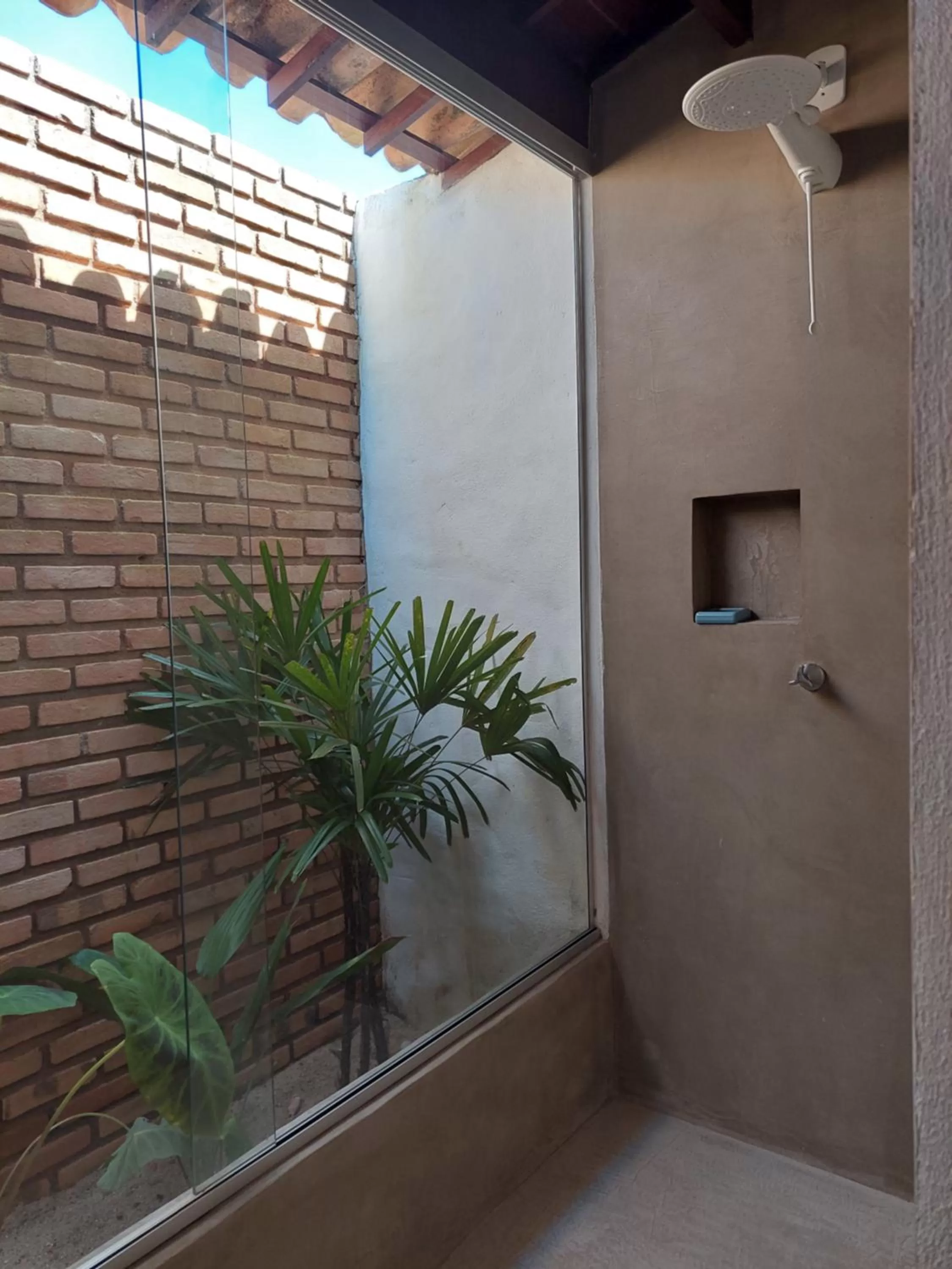 Shower in Arataba Hotel Boutique e Bistrô - 150 mts do mar