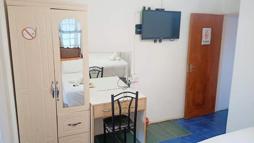 Bedroom, Kitchen/Kitchenette in Queensburgh B&B or Self Catering