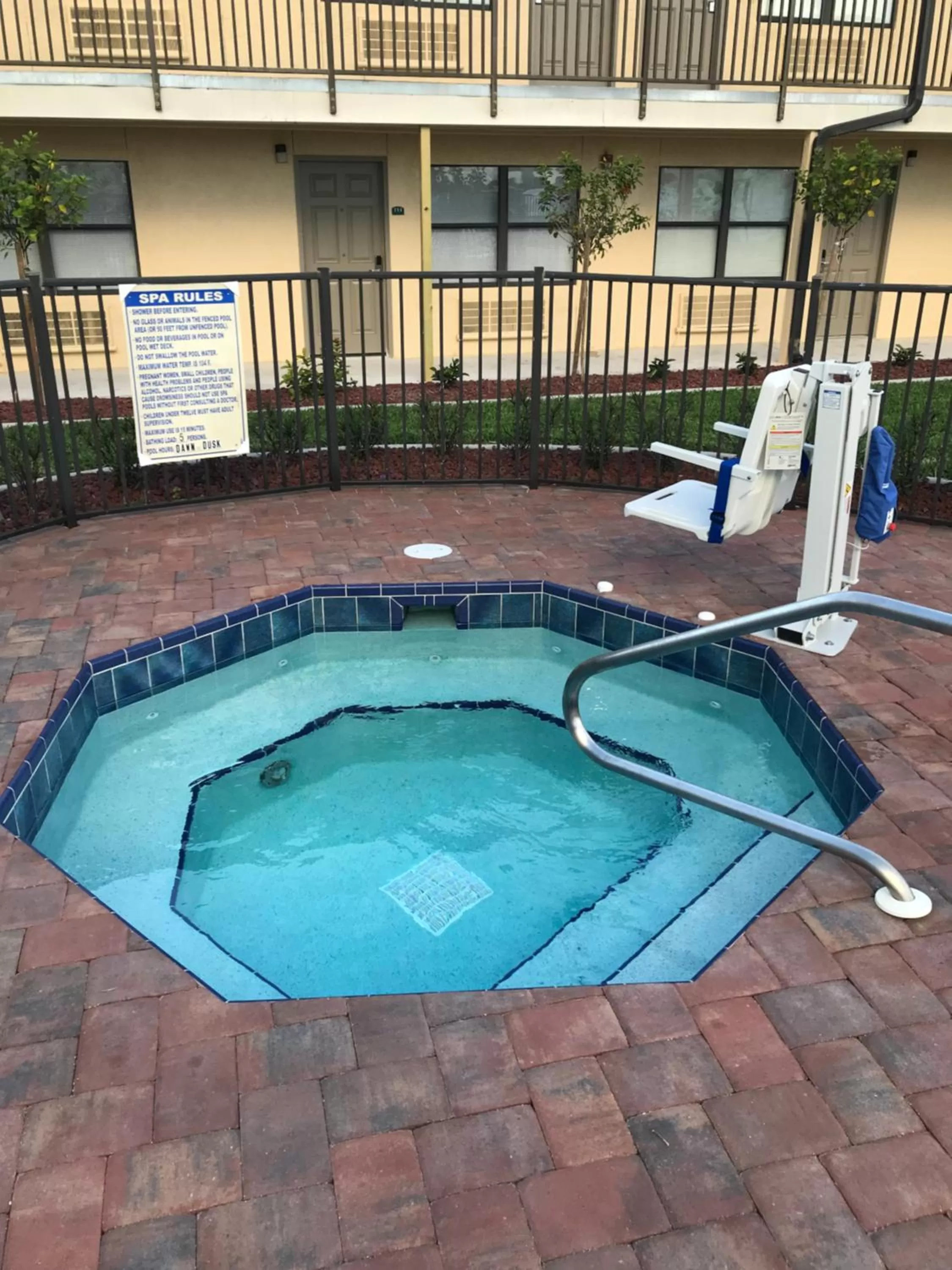 Swimming pool in Baymont by Wyndham Punta Gorda/Port Charlotte