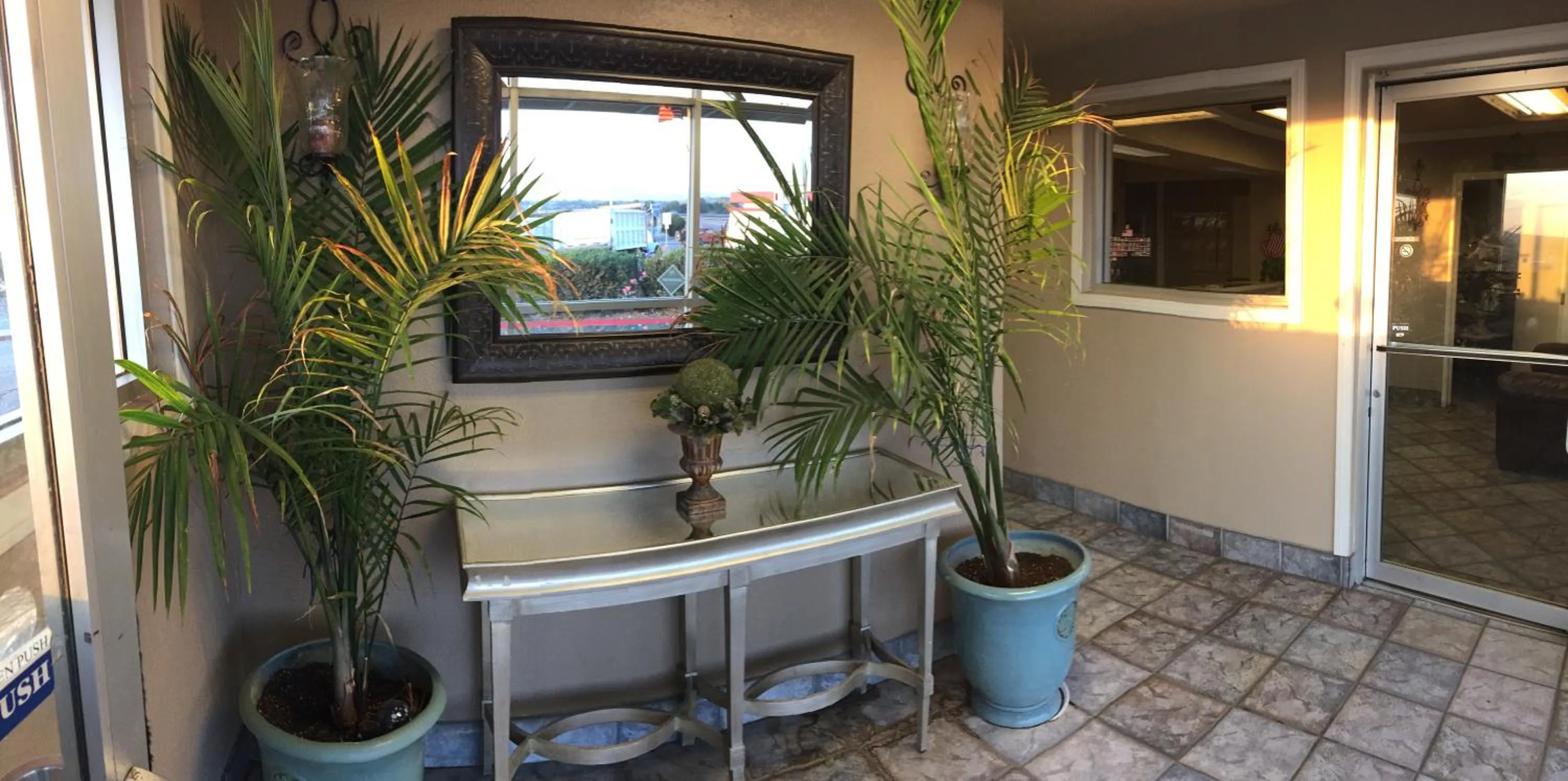 Decorative detail in Hilltop Inn & Suites