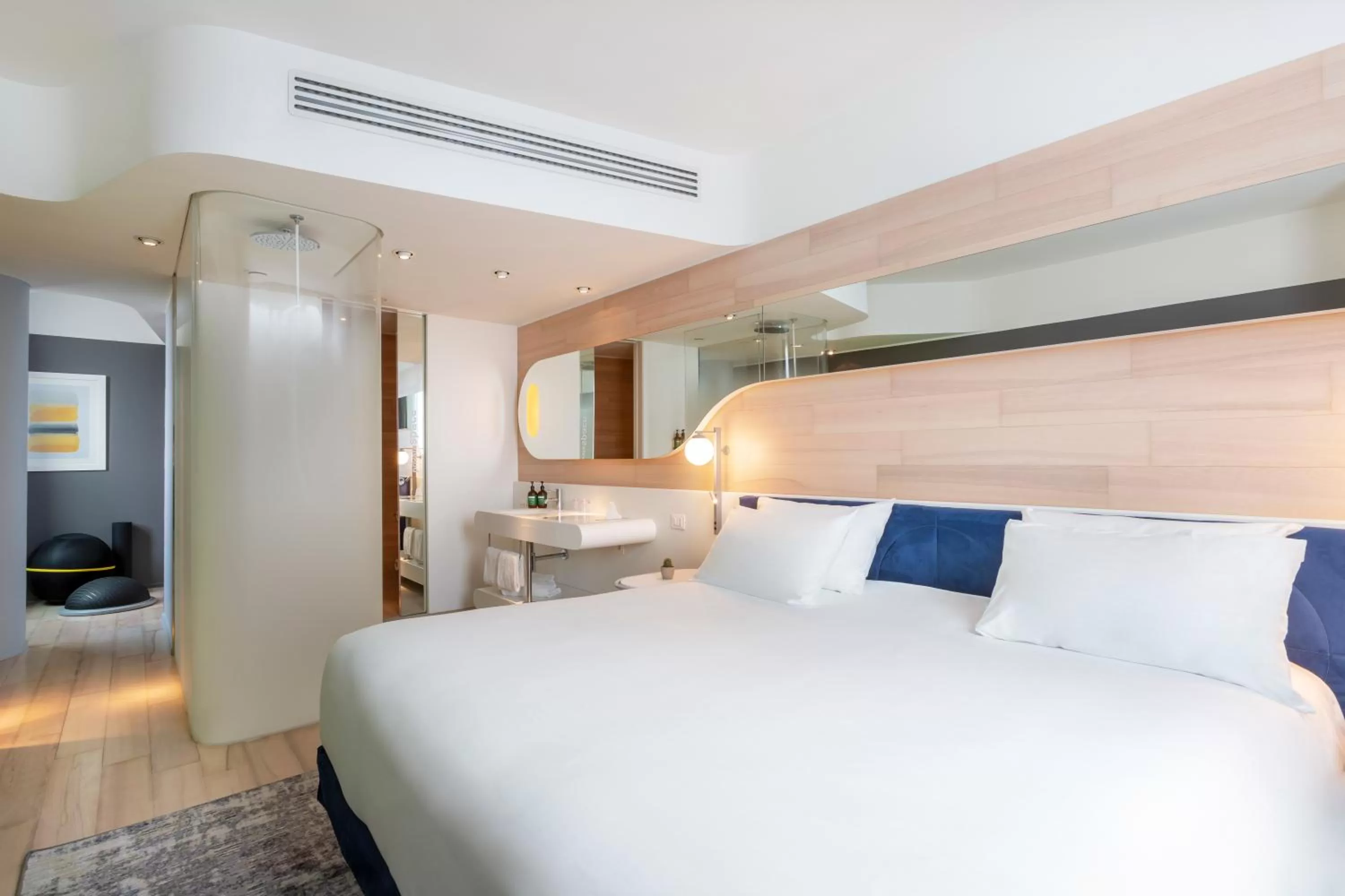 Bed in voco Milan-Fiere by IHG