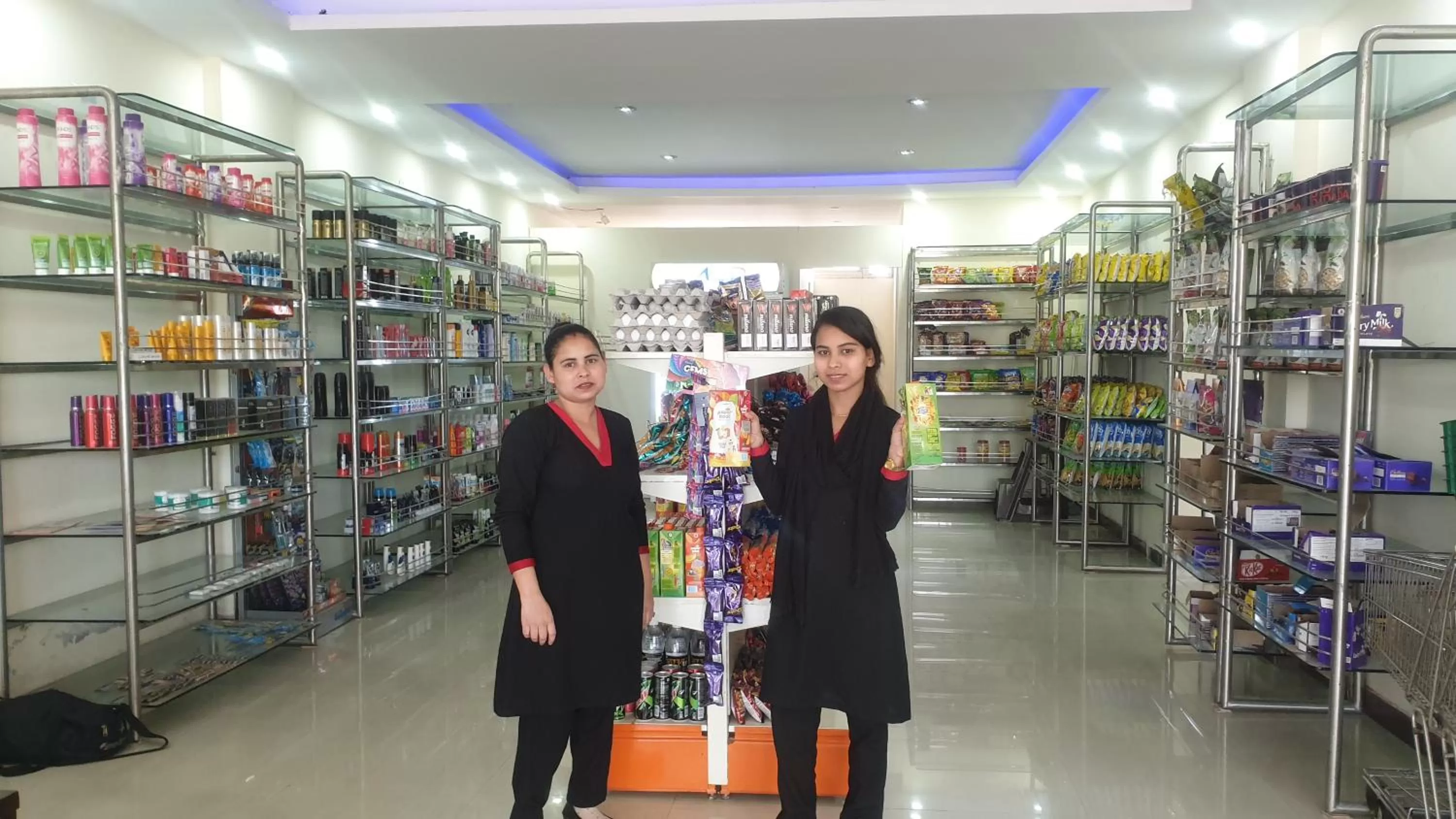 On-site shops in Maple Leaf Hotel