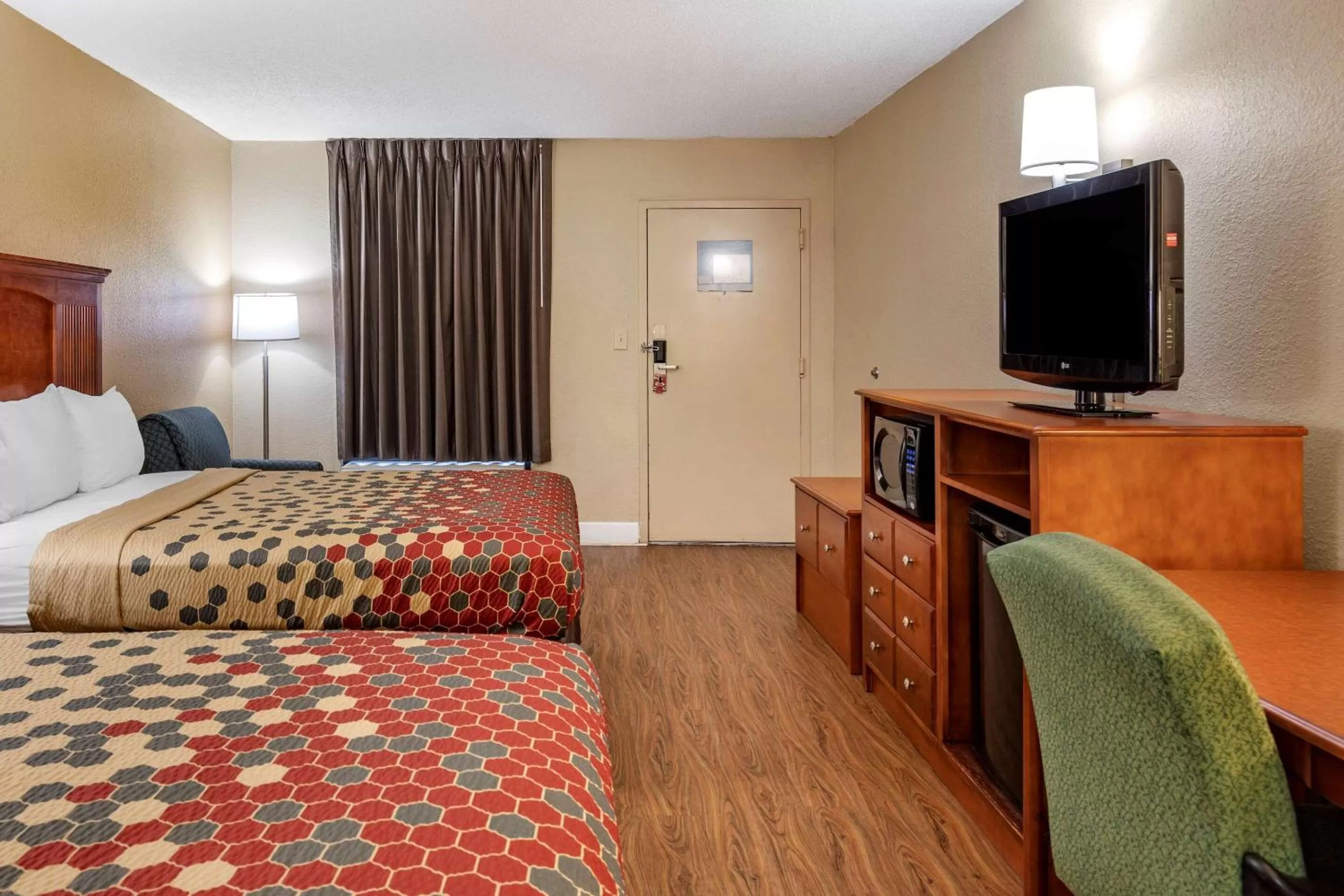 Photo of the whole room, Bed in Econo Lodge Cordele