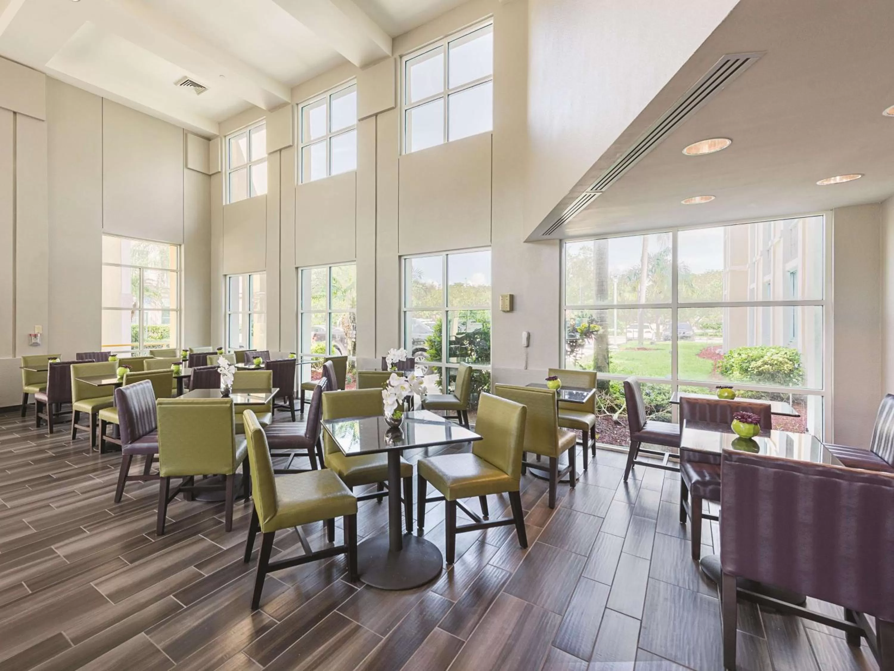 Restaurant/places to eat in La Quinta by Wyndham Plantation at SW 6th St