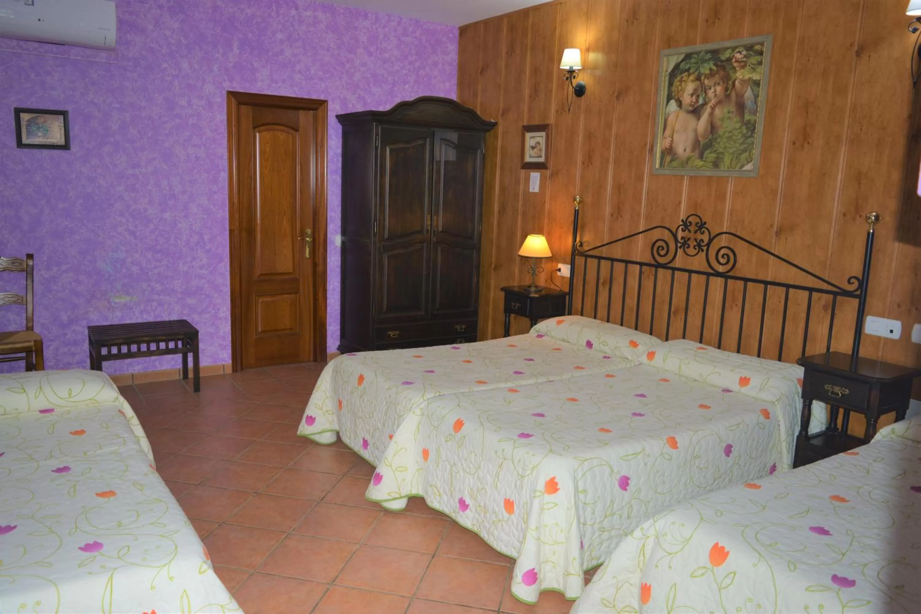 Photo of the whole room, Bed in Hospedium Hotel Rural Soterraña