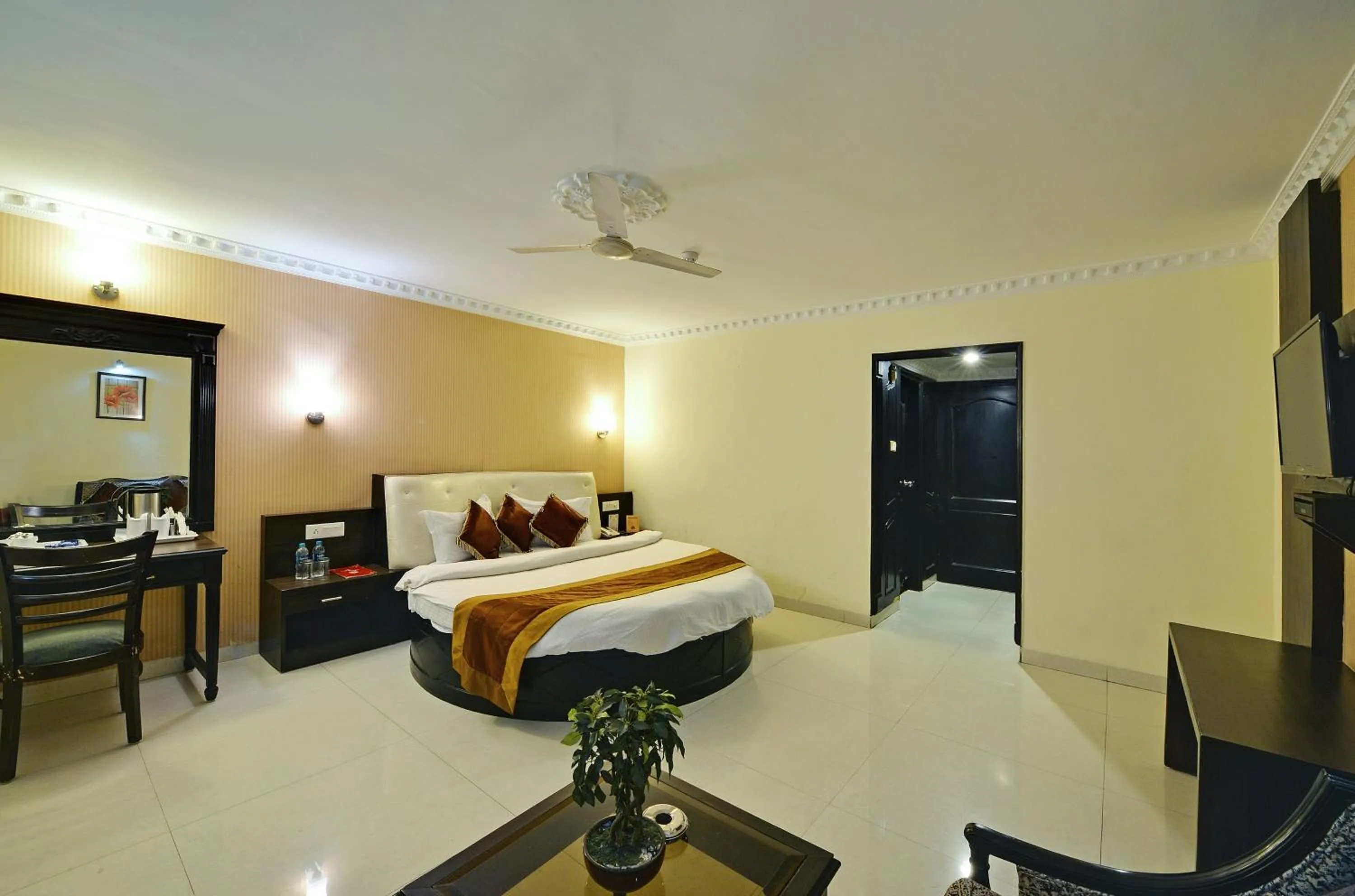 Bedroom, Bed in Hotel City Heart Premium