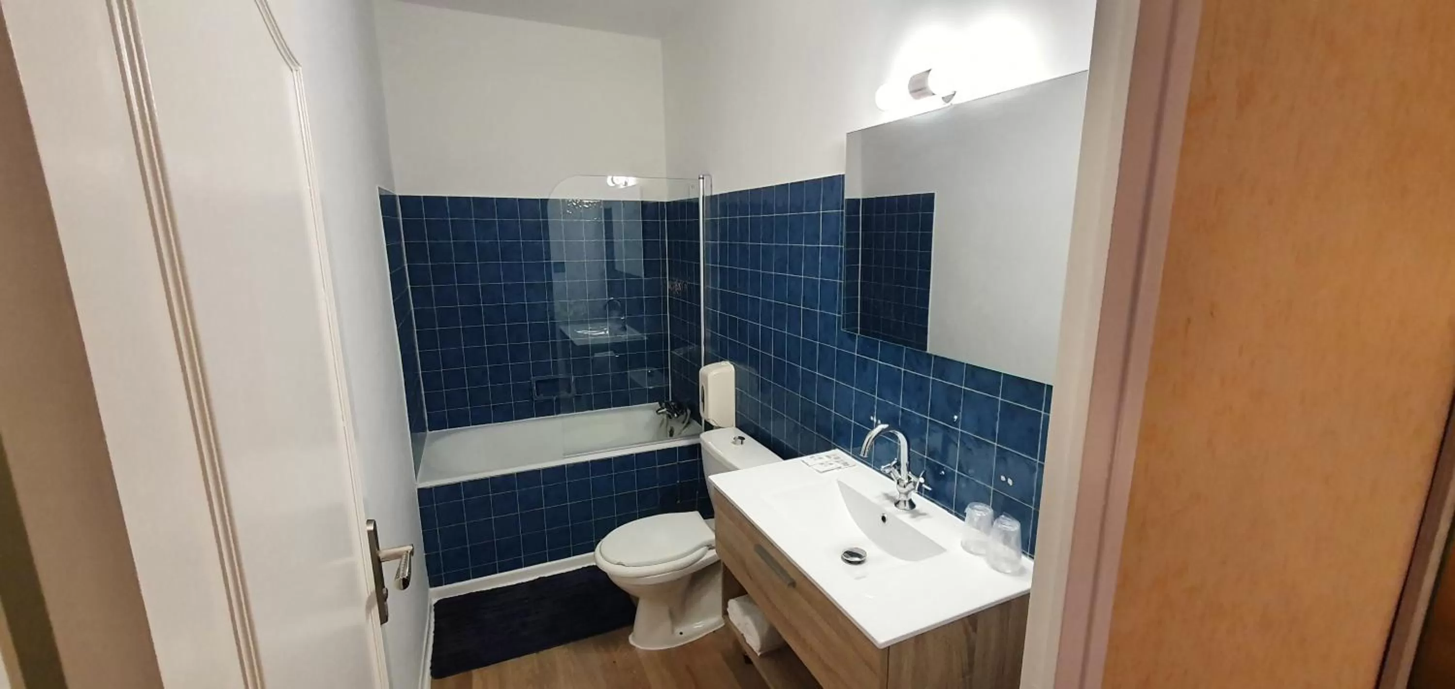 Shower in Hôtel L'Alsace