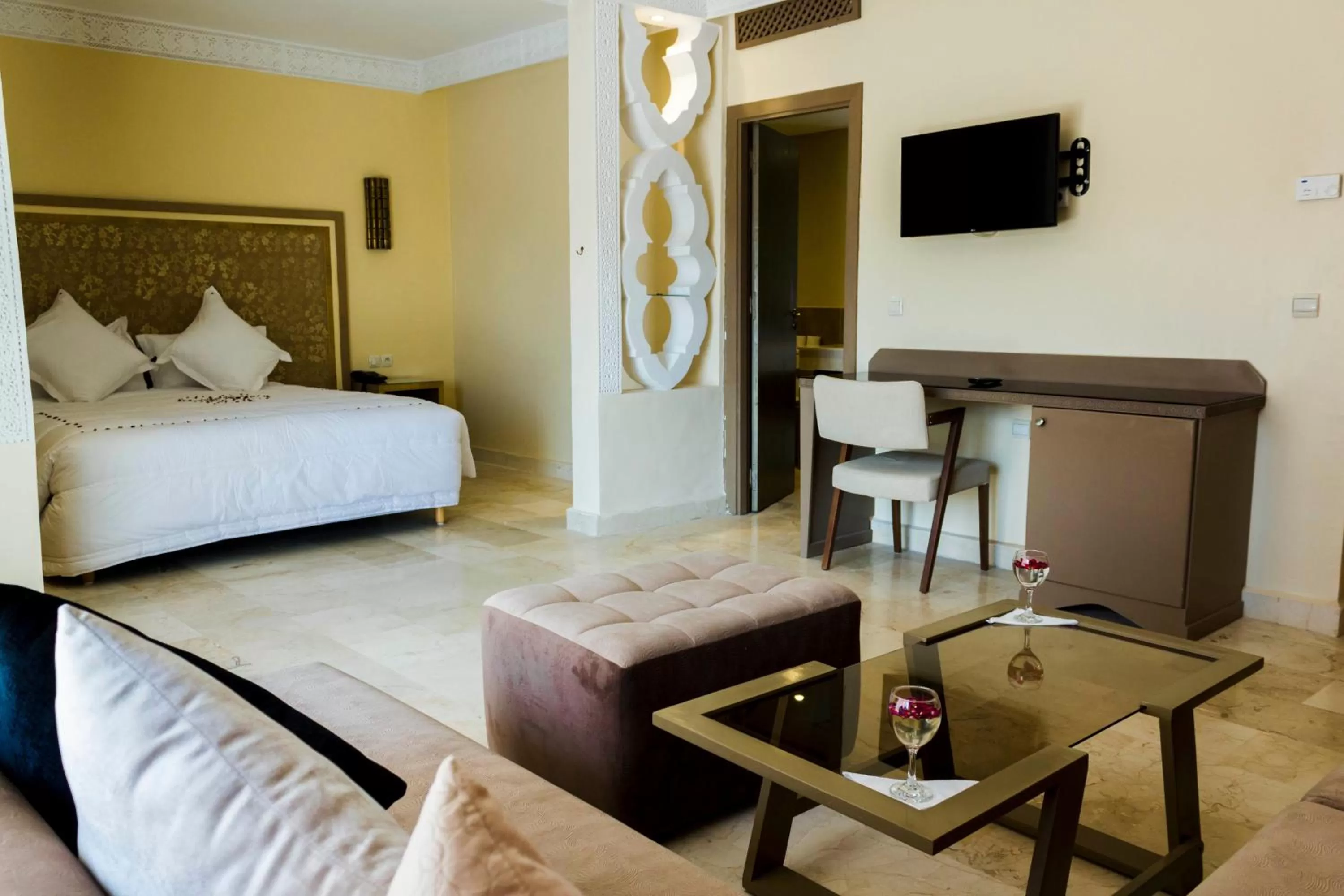 Pool view, Bed in Zalagh Kasbah Hotel & Spa