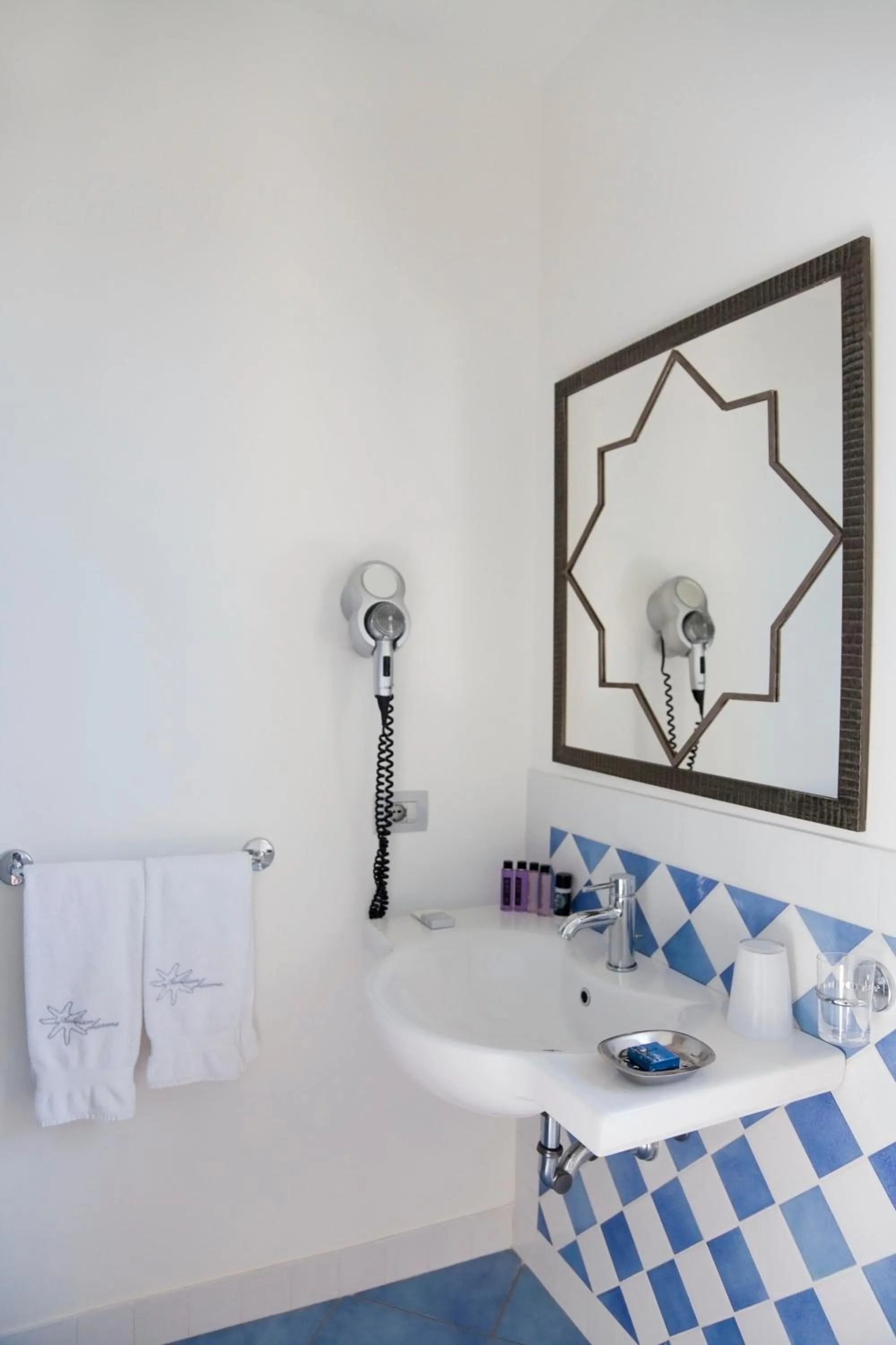 Toilet in Hotel Cutimare - Aeolian Charme