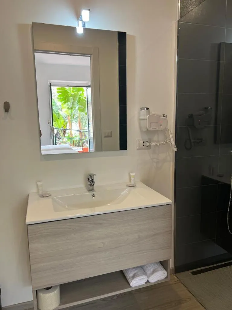 Bathroom in Hotel Baia Delle Sirene