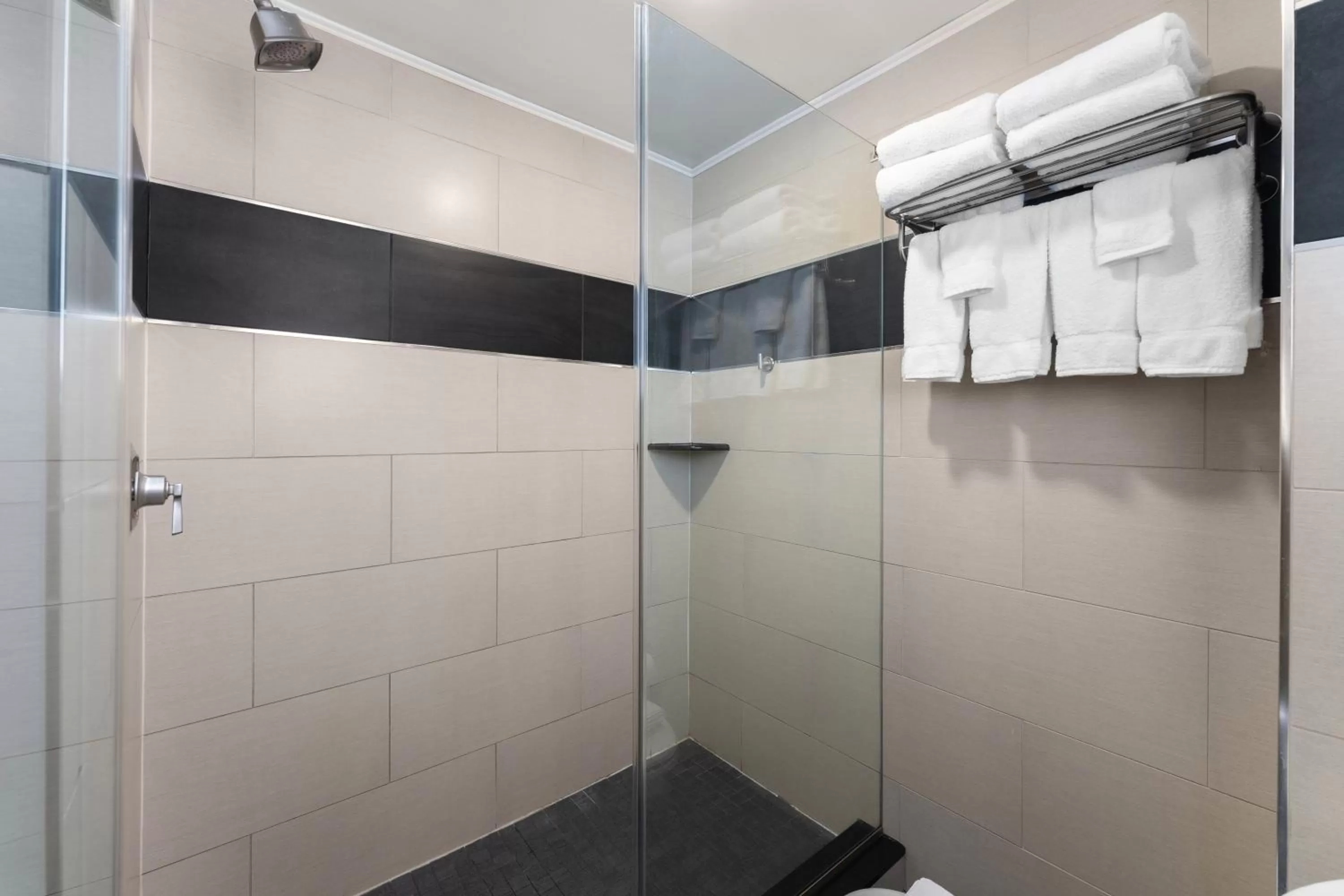 Shower in Red Lion Inn & Suites Philadelphia