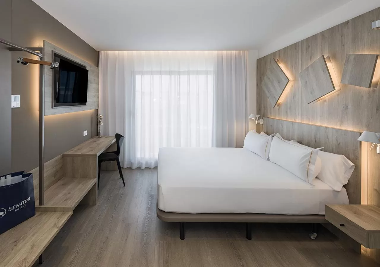 Coffee/tea facilities, Bed in Senator Gandia