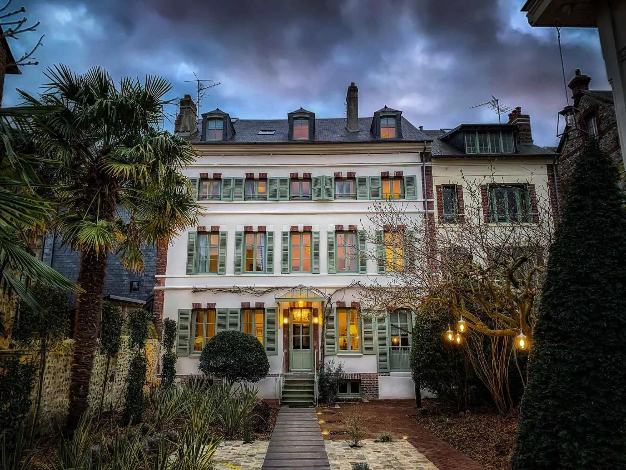 Property building in La Petite Folie