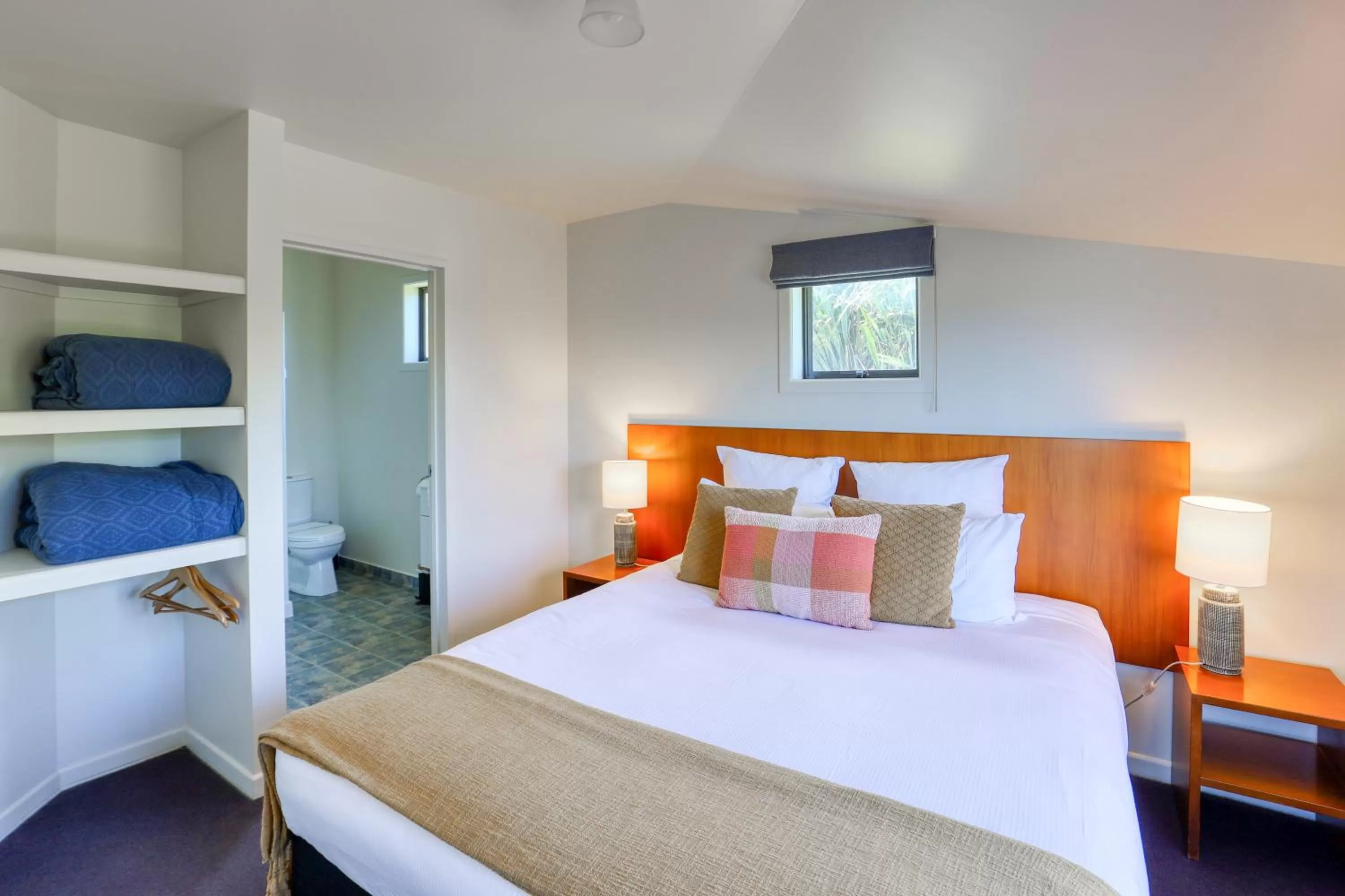 Bedroom, Bed in Castaways Resort