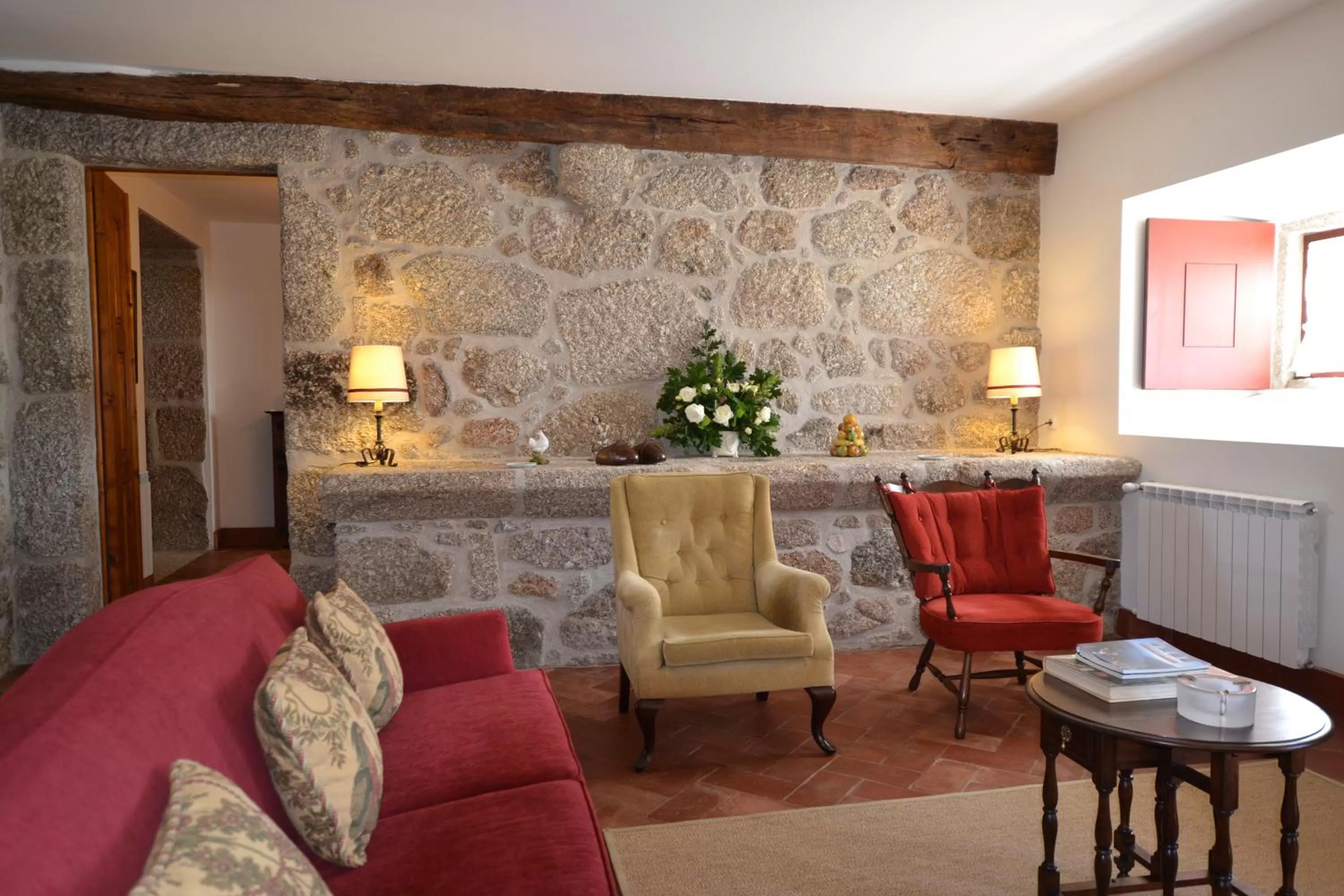 Communal lounge/ TV room in Casa da Portela de Sampriz