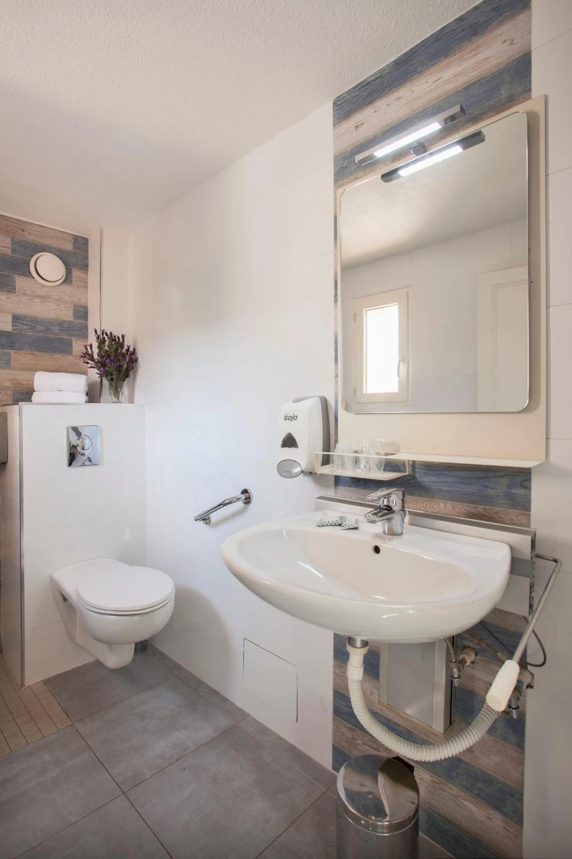 Toilet in Le Neptune & Spa