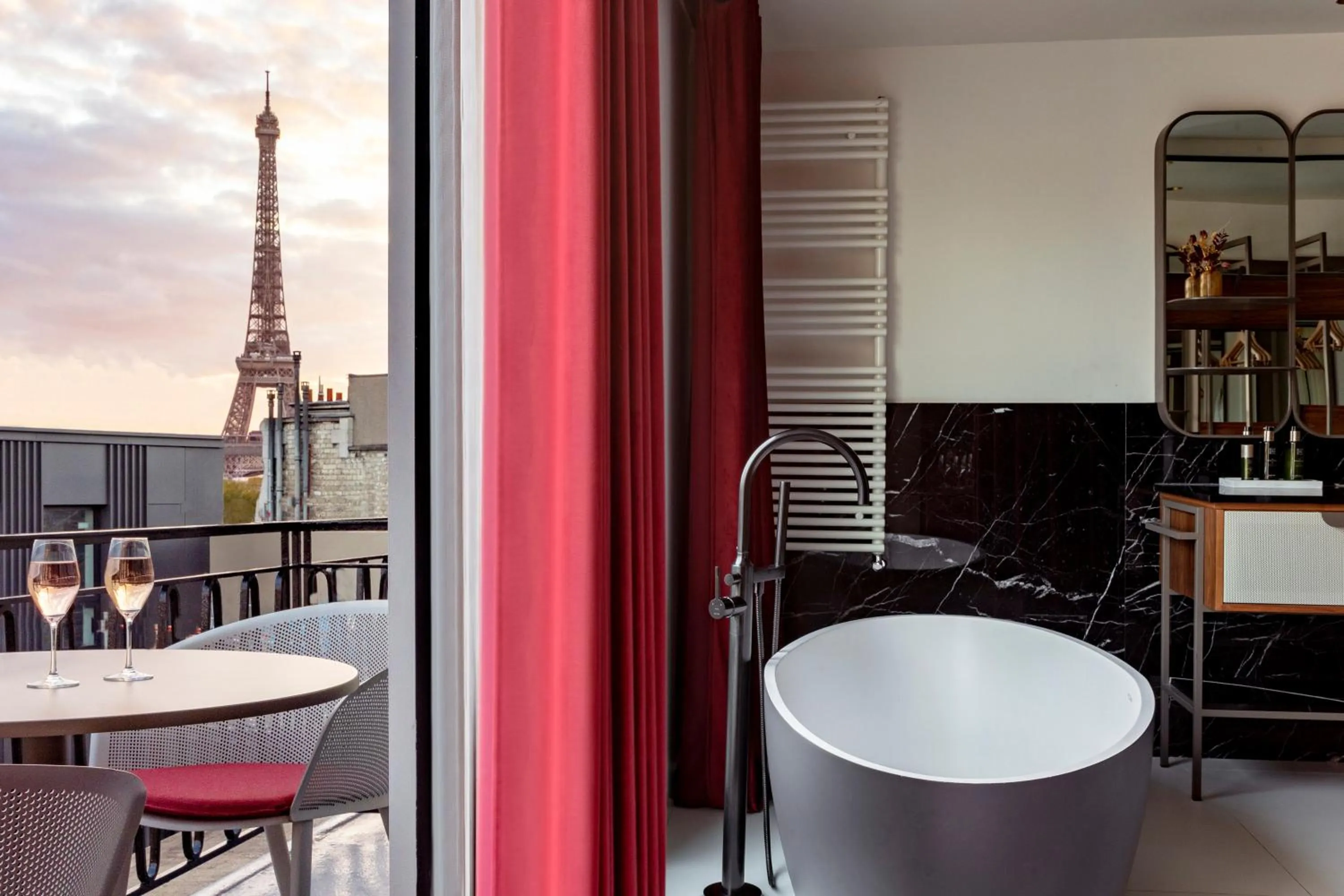 Bathroom in Villa Marquis a Member of Melia Collection Tour Eiffel