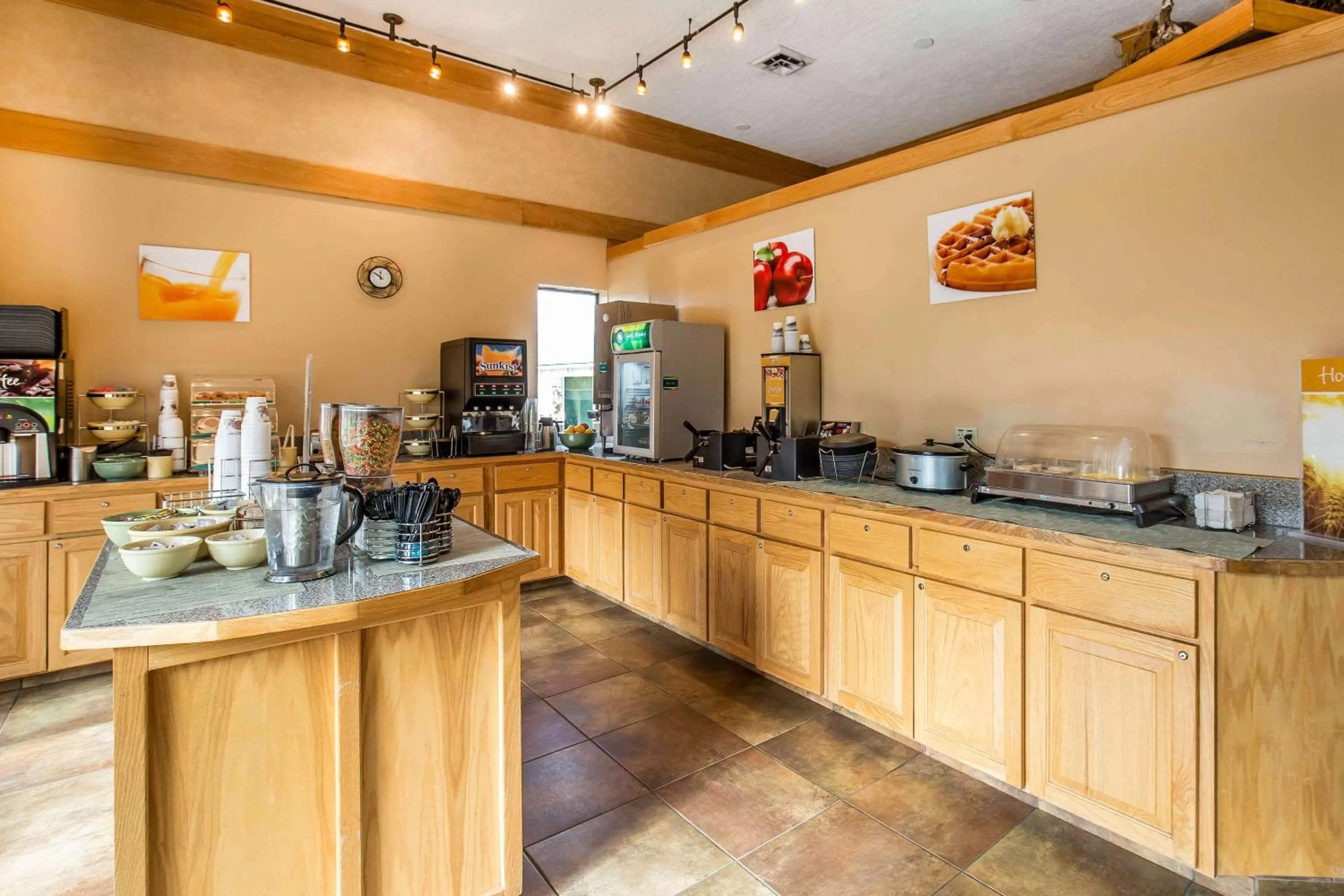 Restaurant/places to eat in Quality Inn