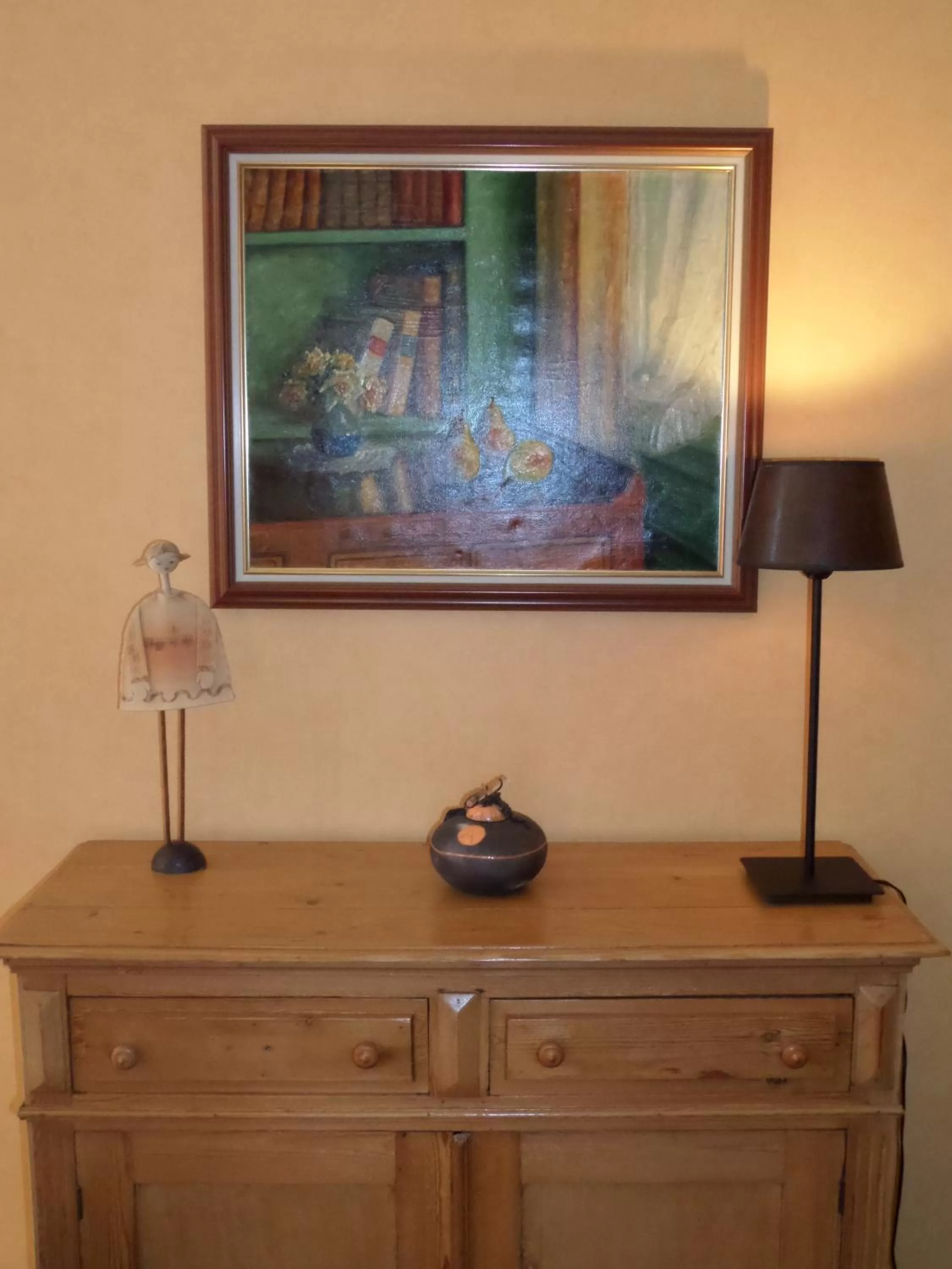 Decorative detail, TV/Entertainment Center in L'Étape Fagnarde - Bed, Breakfast & Sauna