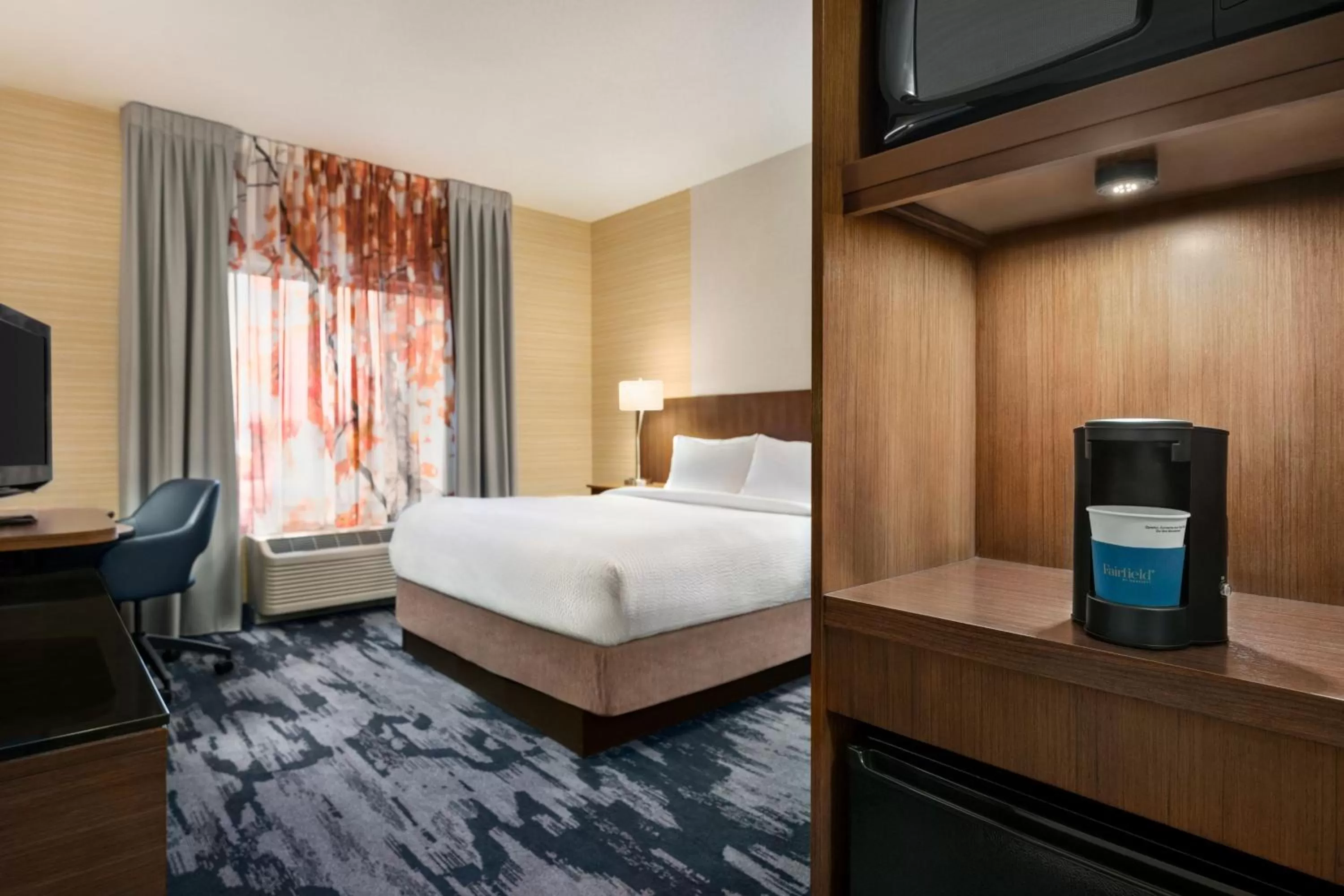 Photo of the whole room, Bed in Fairfield Inn & Suites by Marriott Hershey Chocolate Avenue