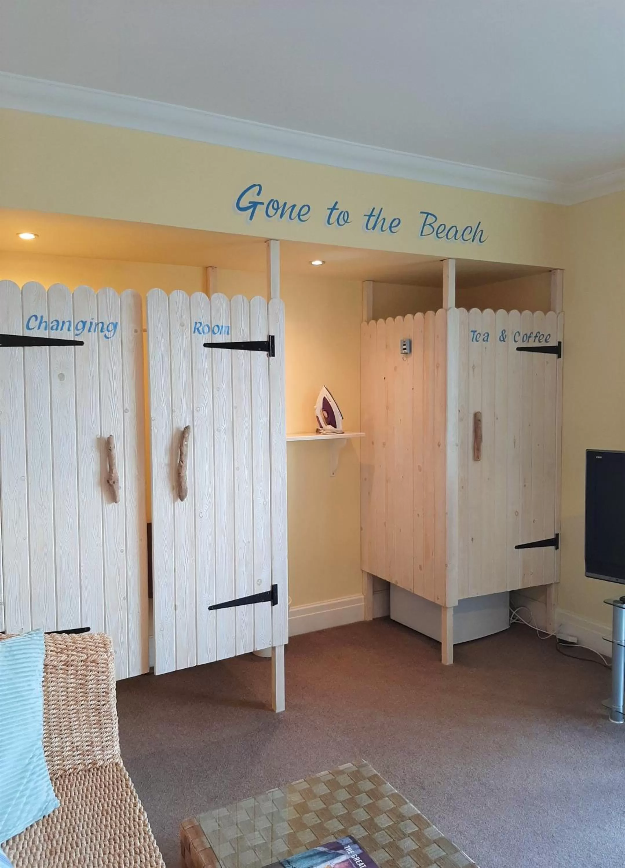 wardrobe in Patricks Boathouse