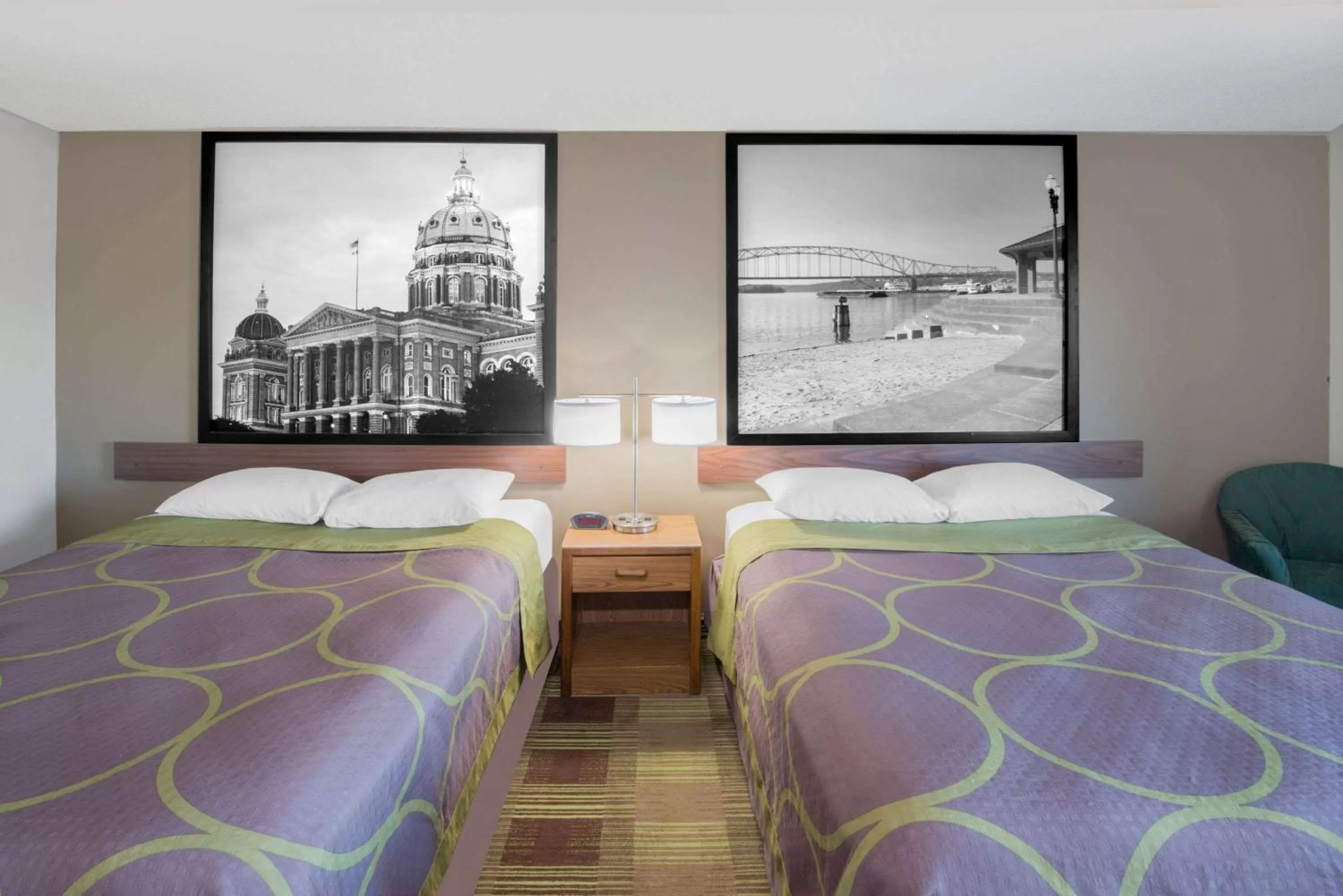 Photo of the whole room, Bed in Super 8 by Wyndham Toledo