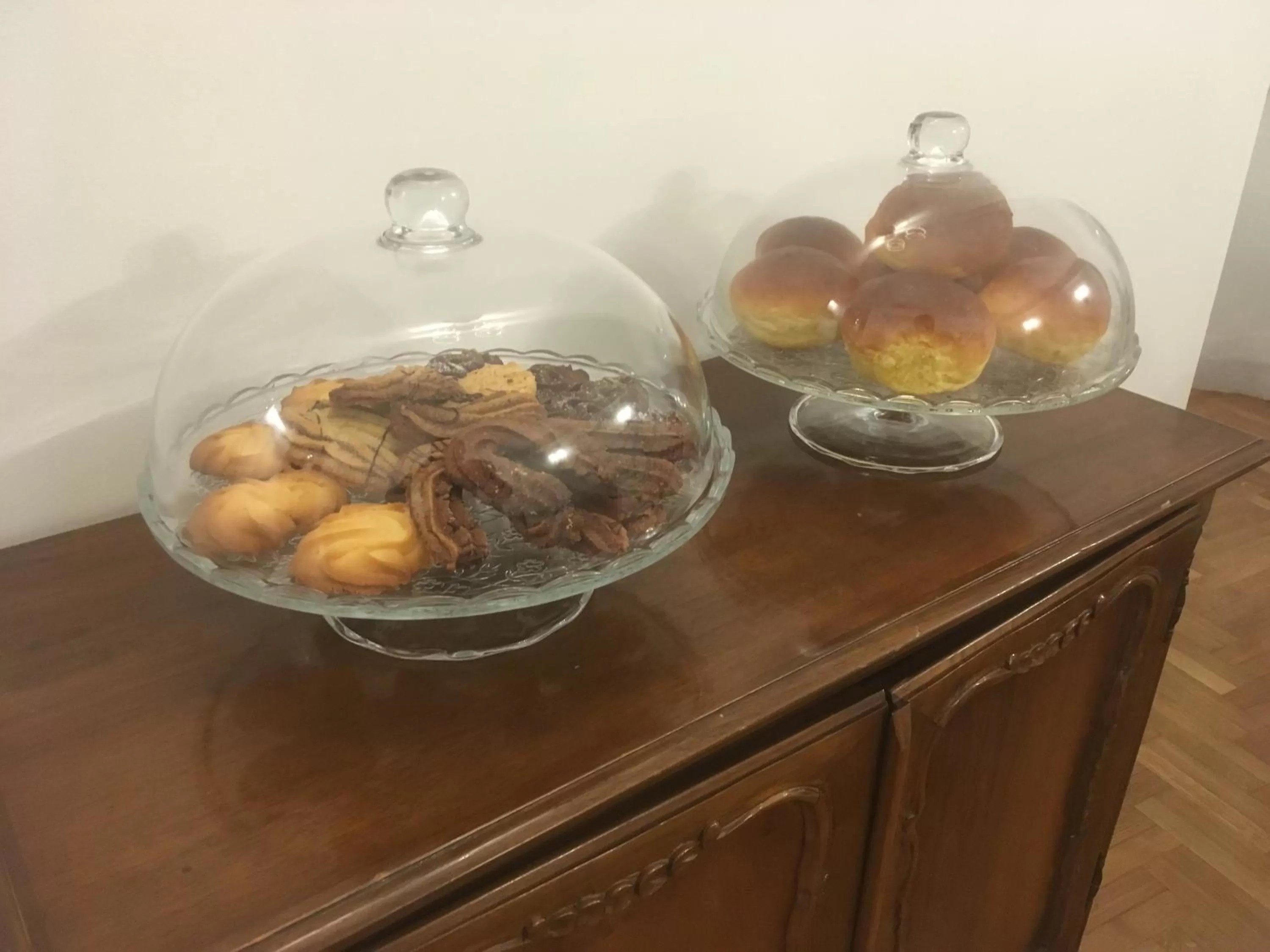 Breakfast in Robin Rooms