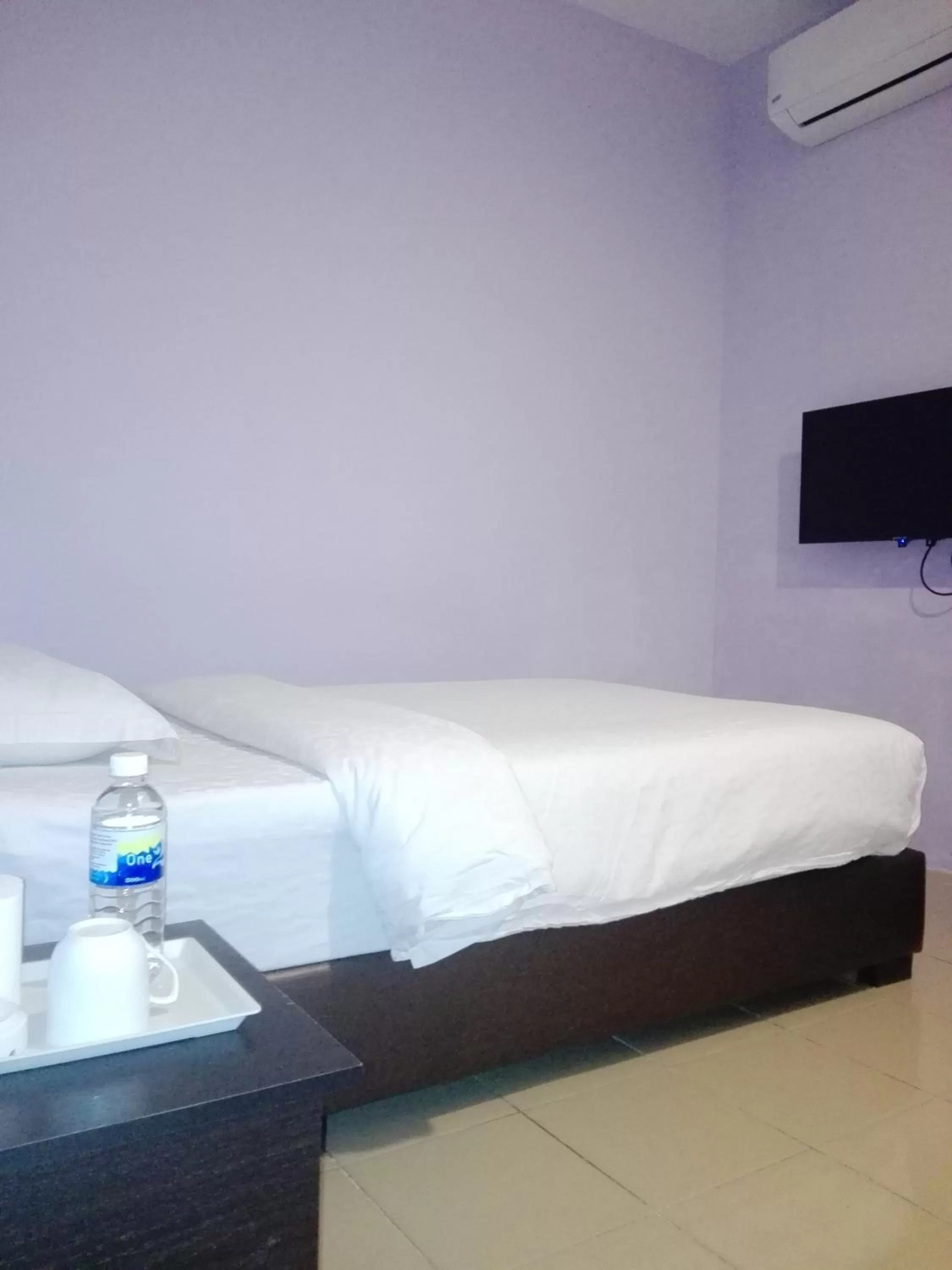 Bed in TIONG HUA HOTEL