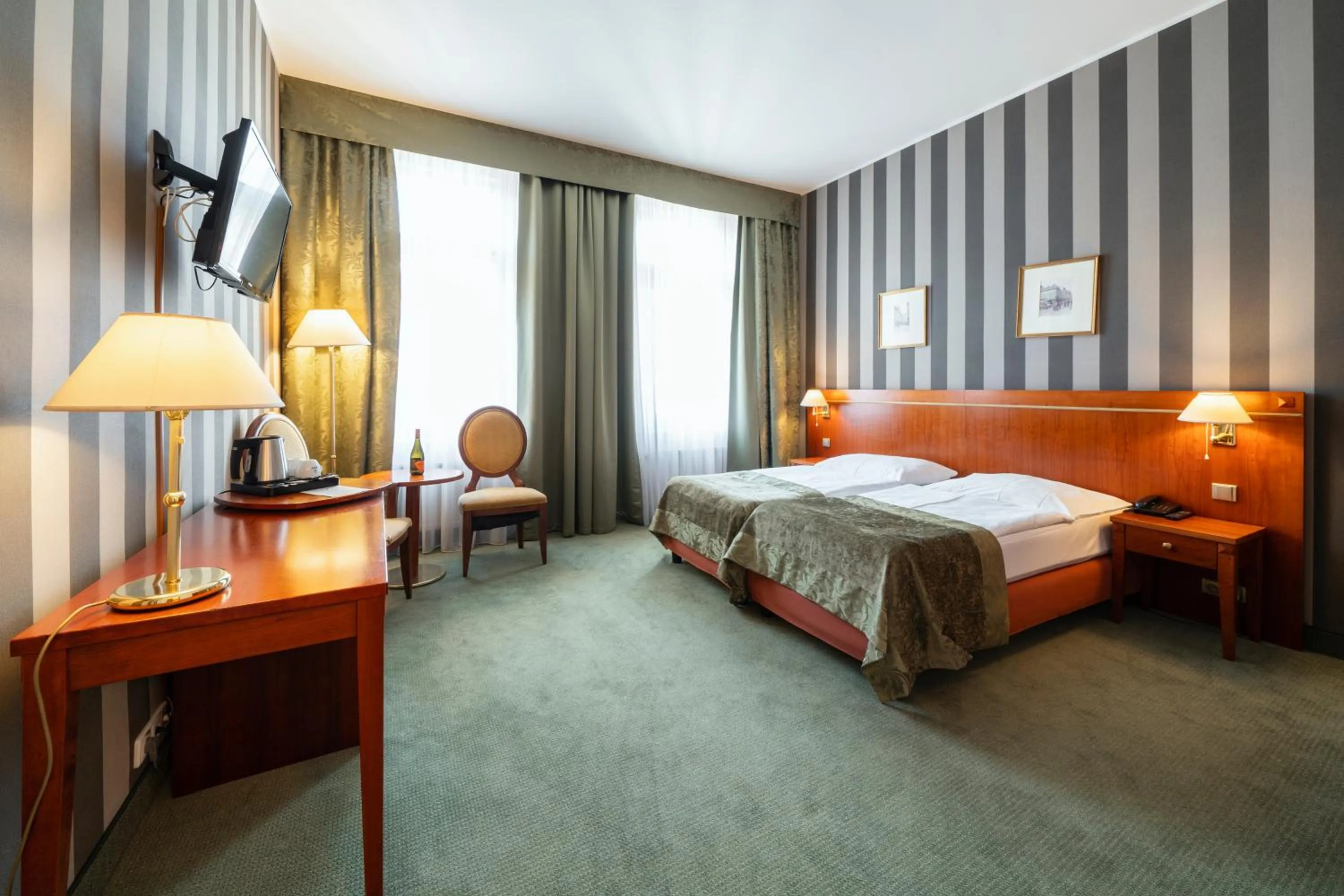 Photo of the whole room, Bed in Hotel Raffaello Prague