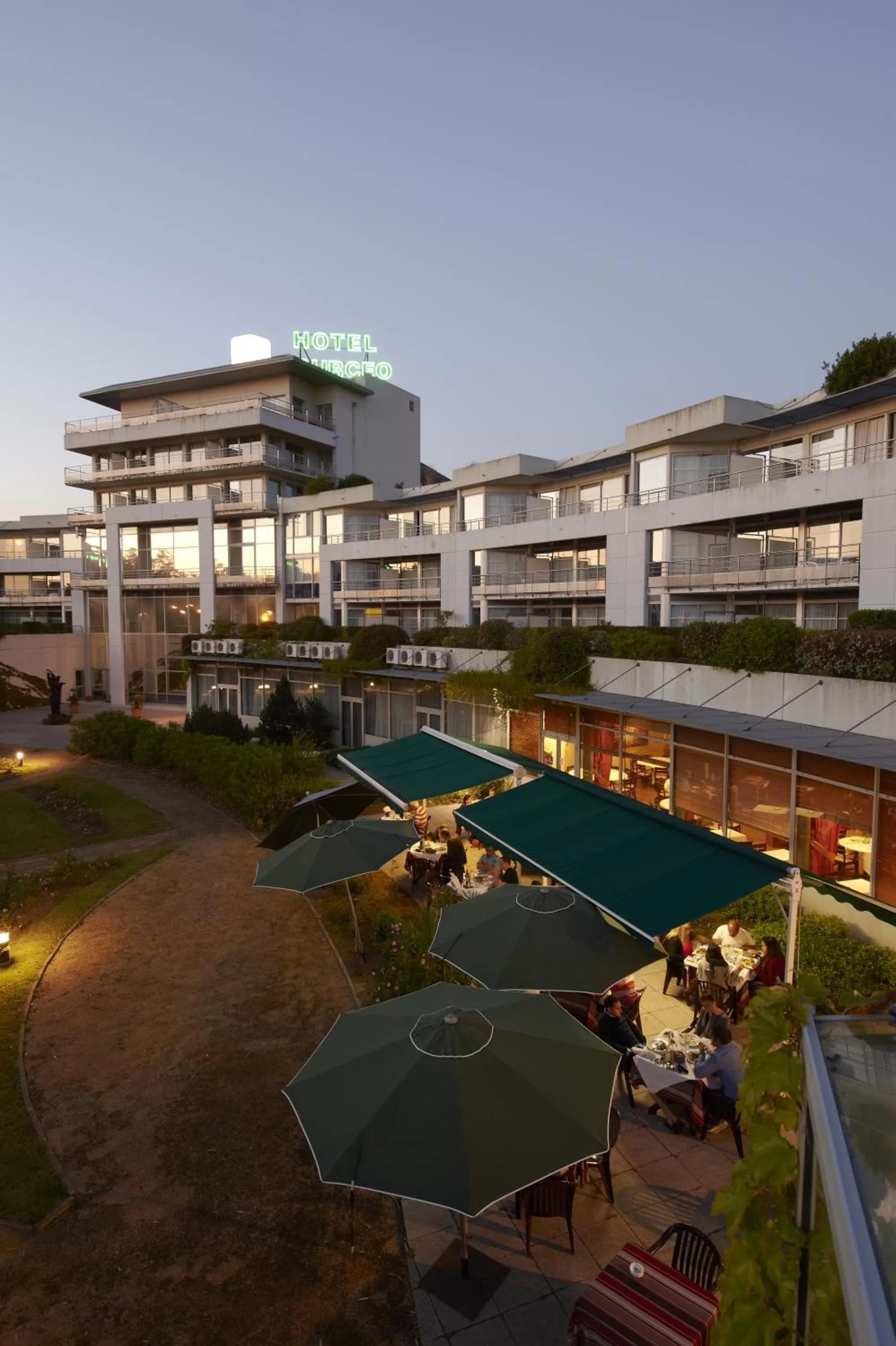 Patio in Best Western Hotel Sourcéo